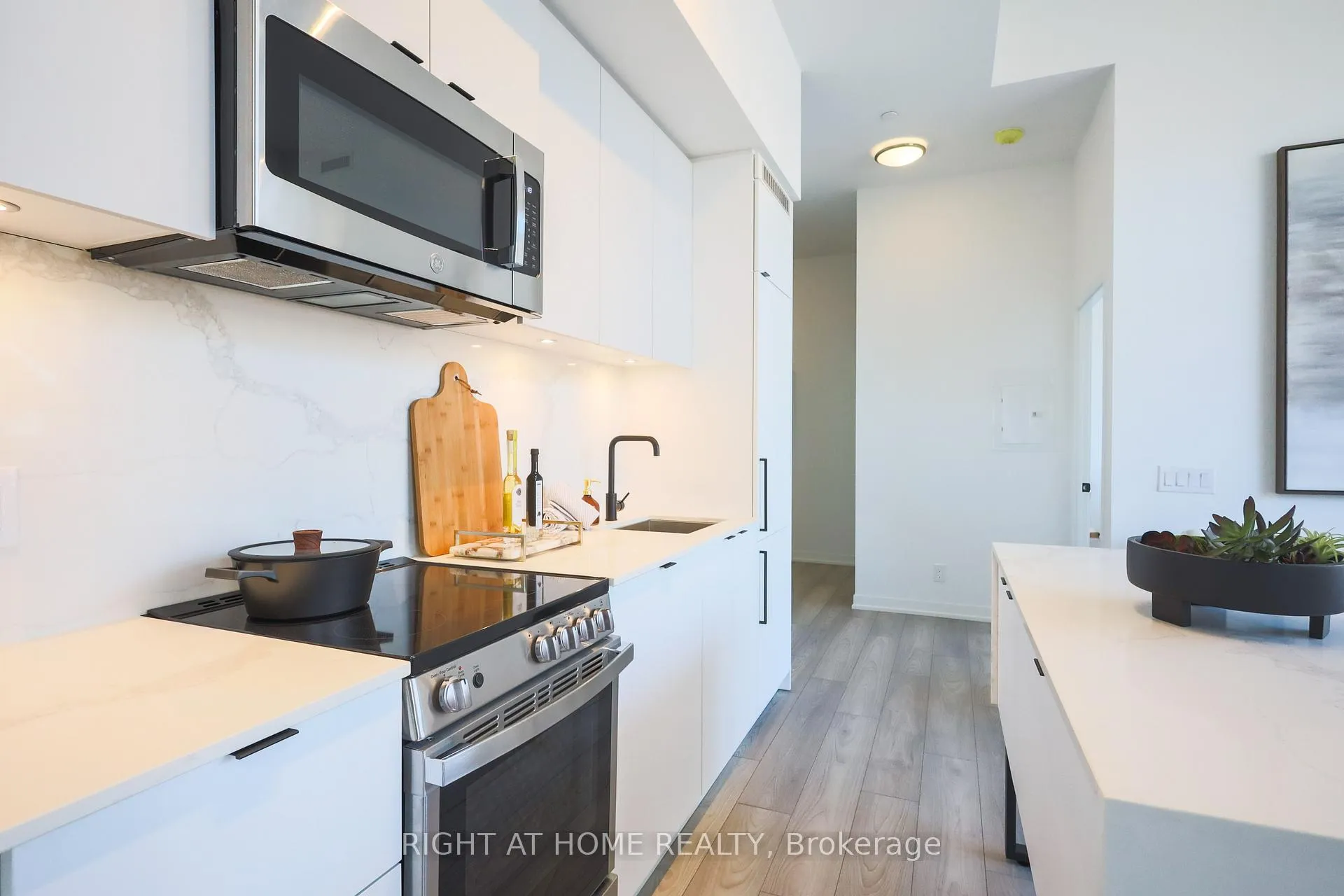 Photo 13 of Unit 204, 285 Dufferin Street, Toronto, South Parkdale — HOMEH
