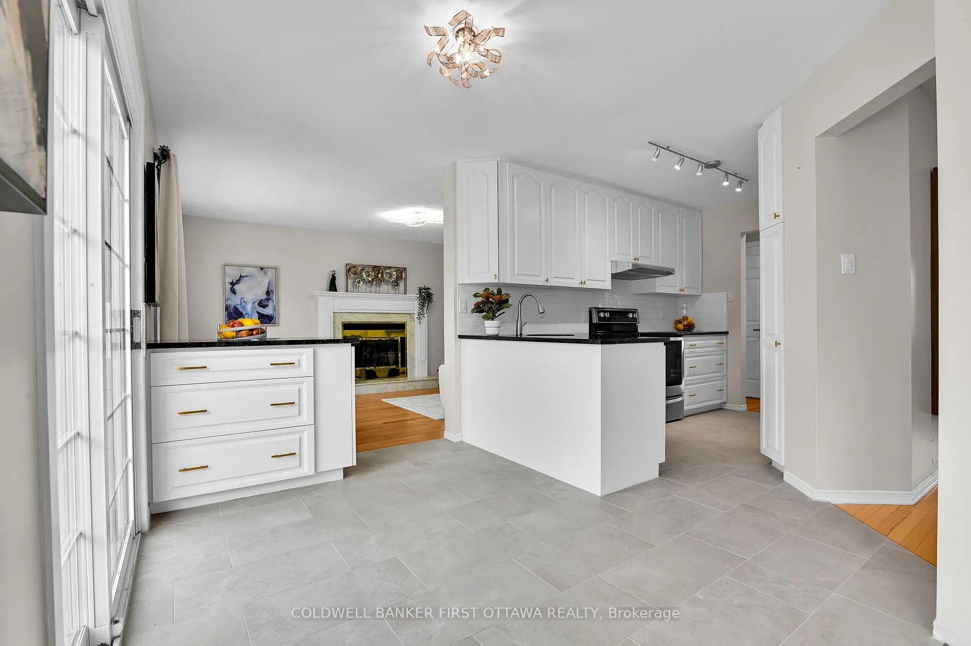 Photo 10 of 77 Topley Crescent W, Ottawa, Hunt Club Park — HOMEH