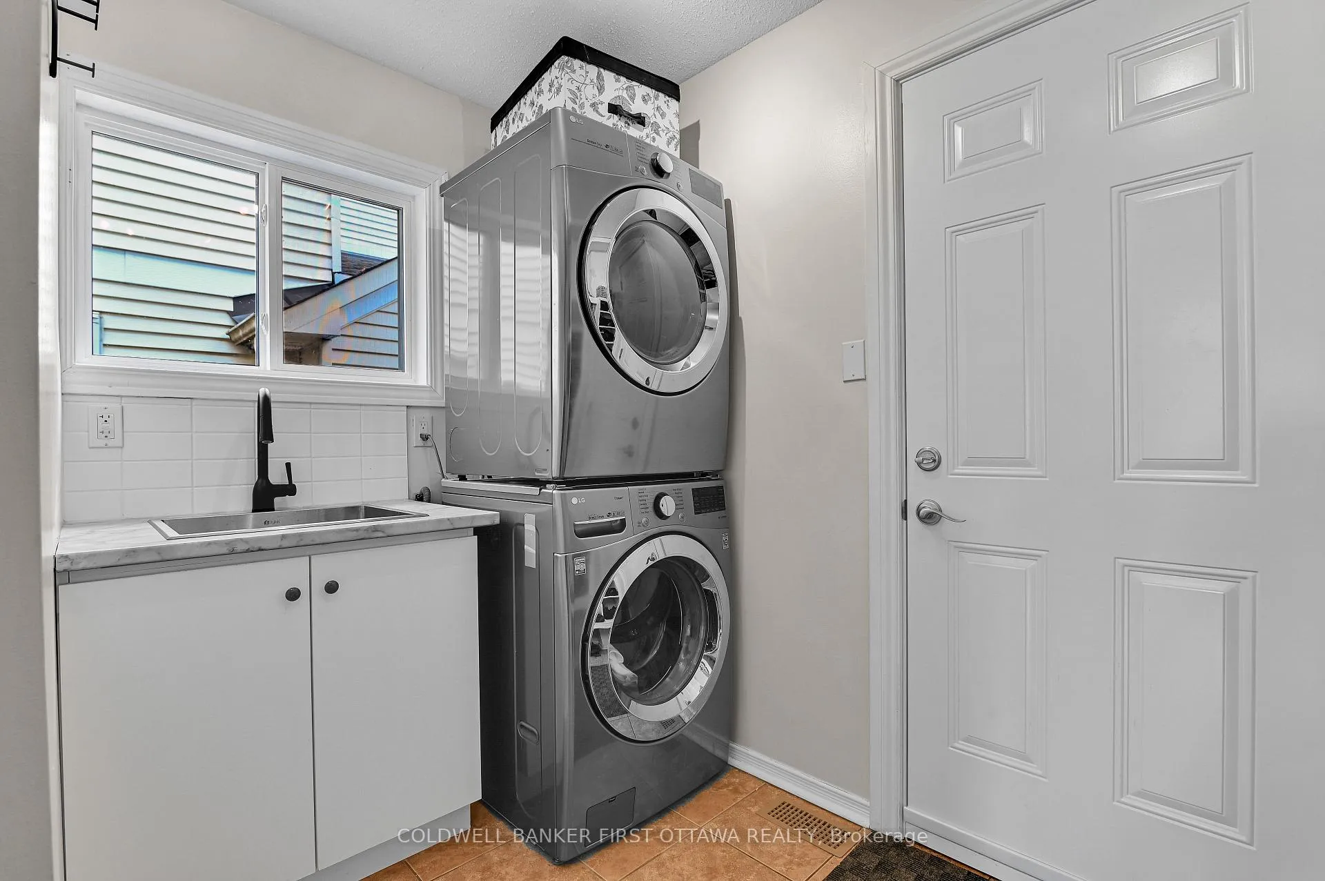 Photo 18 of 77 Topley Crescent W, Ottawa, Hunt Club Park — HOMEH
