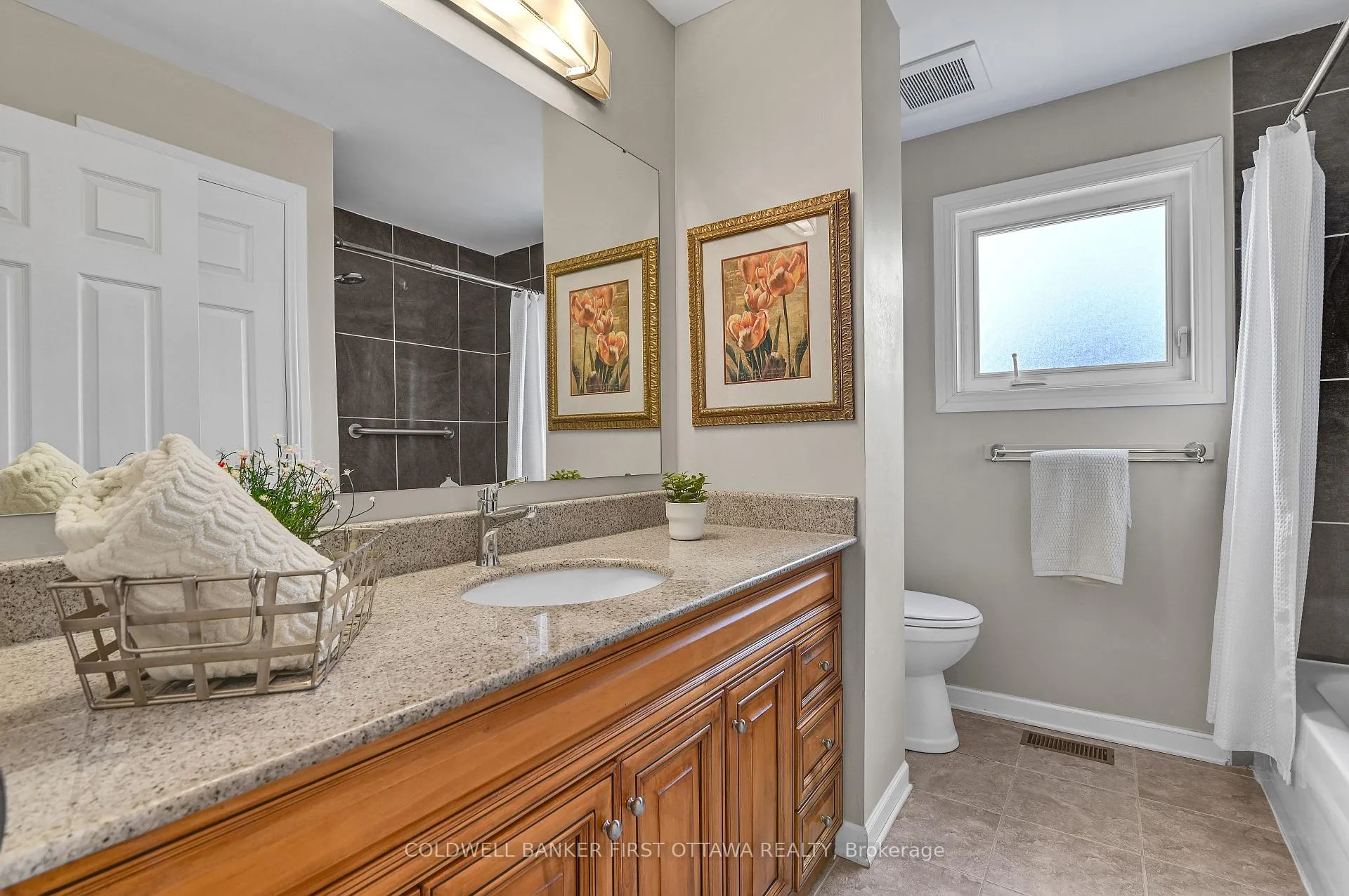 Photo 25 of 77 Topley Crescent W, Ottawa, Hunt Club Park — HOMEH