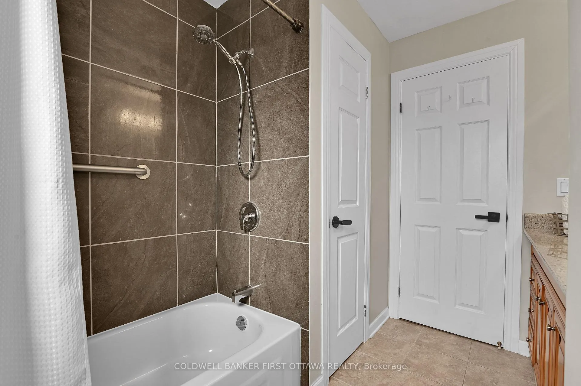 Photo 26 of 77 Topley Crescent W, Ottawa, Hunt Club Park — HOMEH