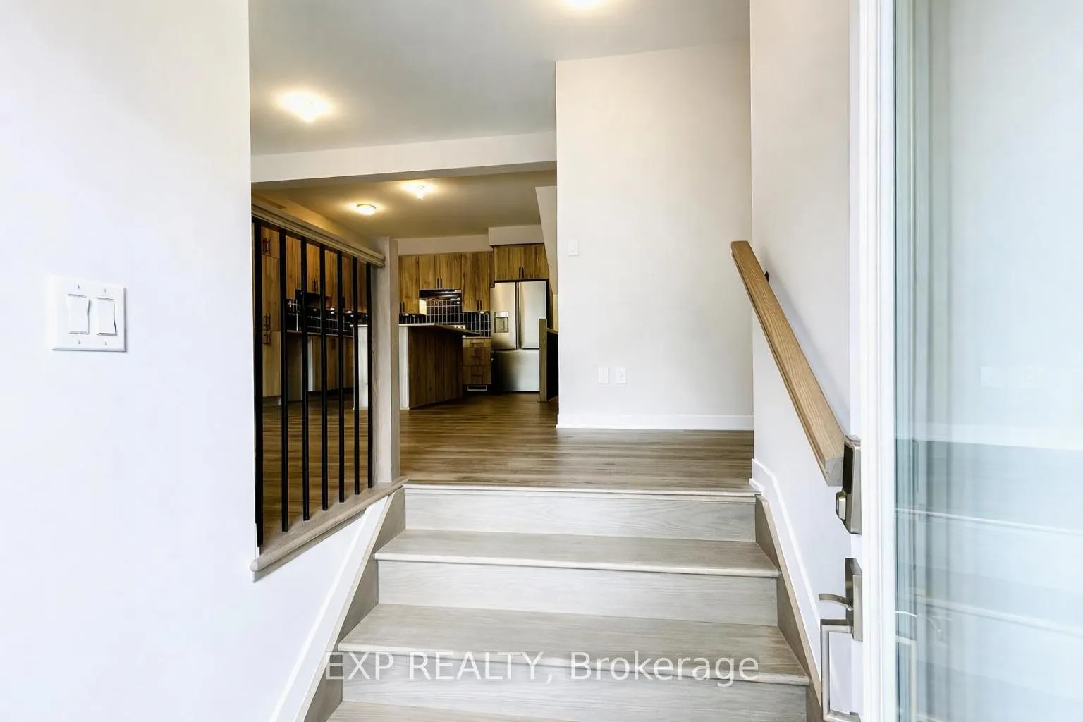 Photo 3 of 215 Speckled Alder Row, Ottawa, Barrhaven - Half Moon Bay — HOMEH