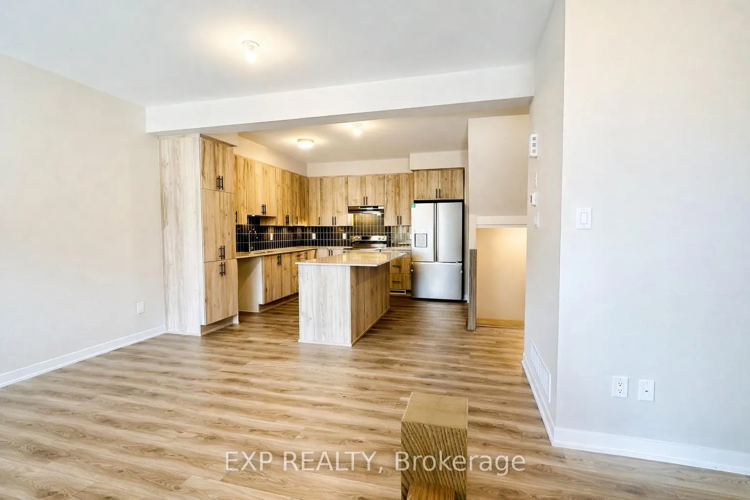 Photo 4 of 215 Speckled Alder Row, Ottawa, Barrhaven - Half Moon Bay — HOMEH