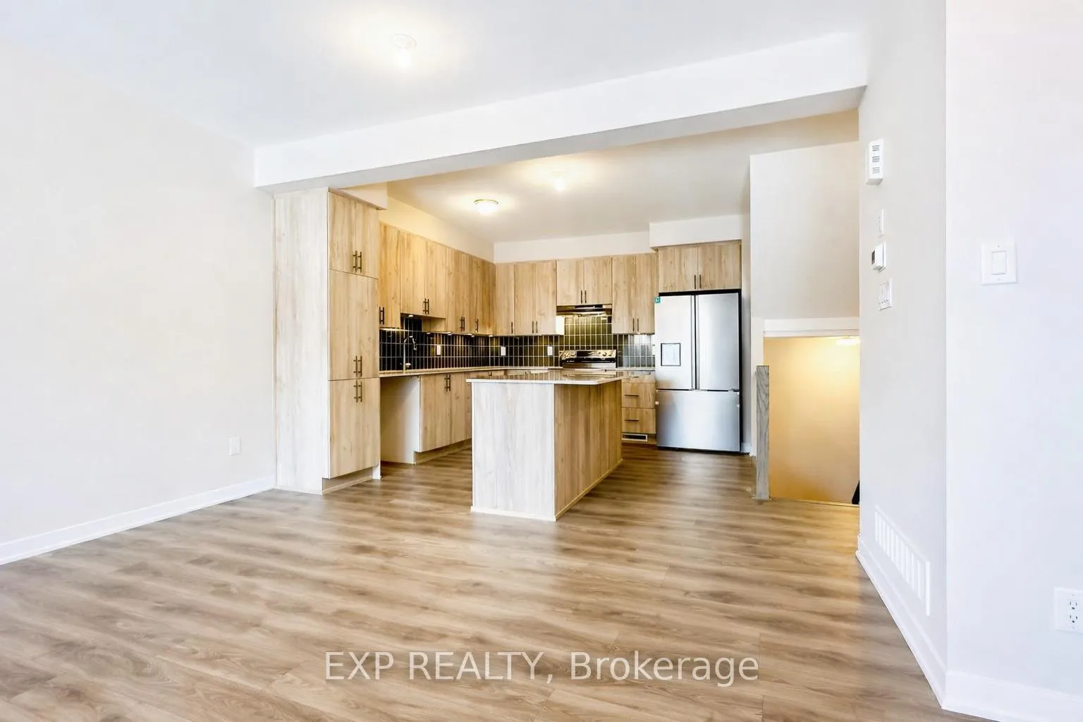Photo 5 of 215 Speckled Alder Row, Ottawa, Barrhaven - Half Moon Bay — HOMEH