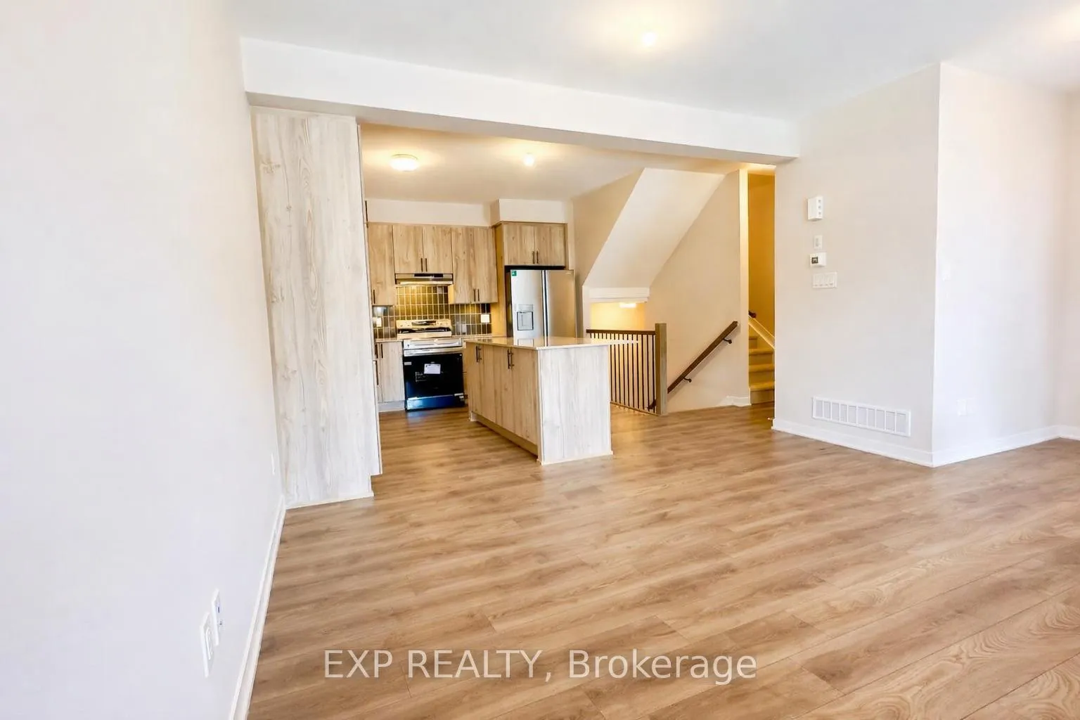 Photo 6 of 215 Speckled Alder Row, Ottawa, Barrhaven - Half Moon Bay — HOMEH
