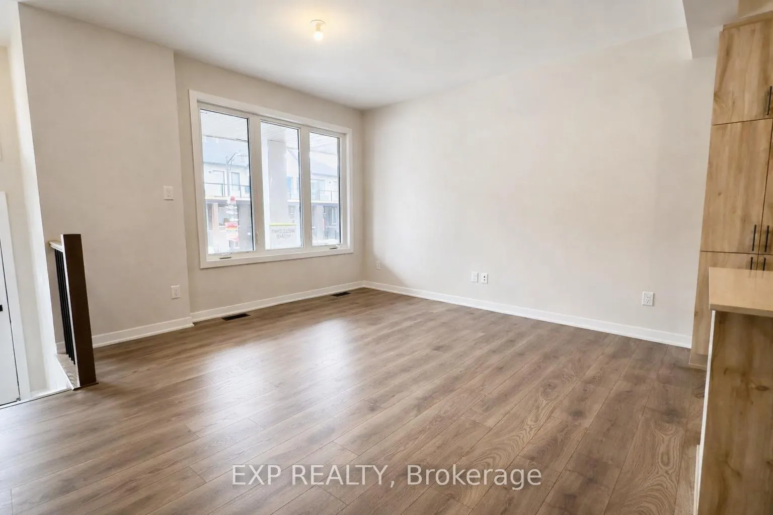 Photo 11 of 215 Speckled Alder Row, Ottawa, Barrhaven - Half Moon Bay — HOMEH
