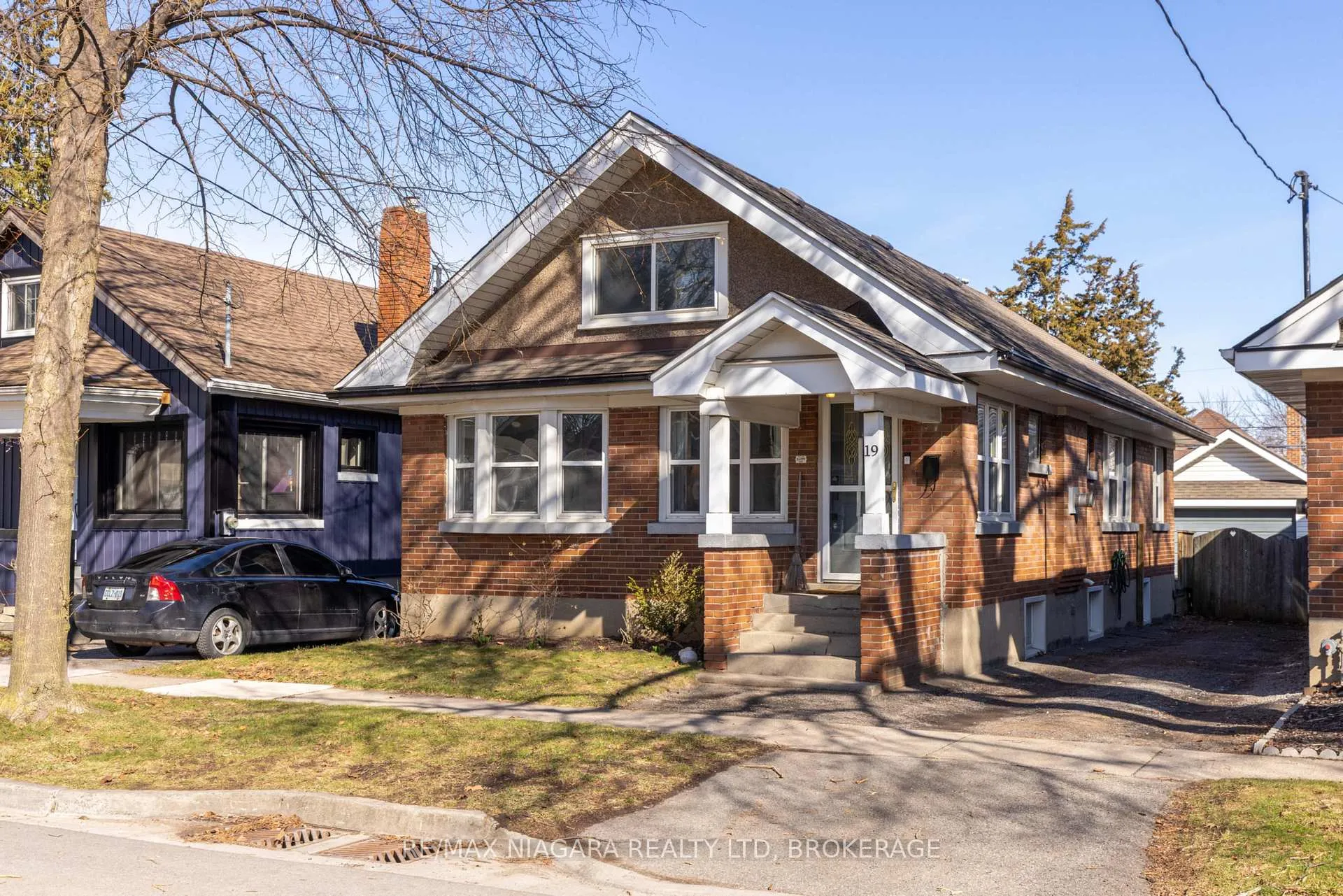 Photo 2 of 19 Linden Street, St. Catharines, Downtown — HOMEH