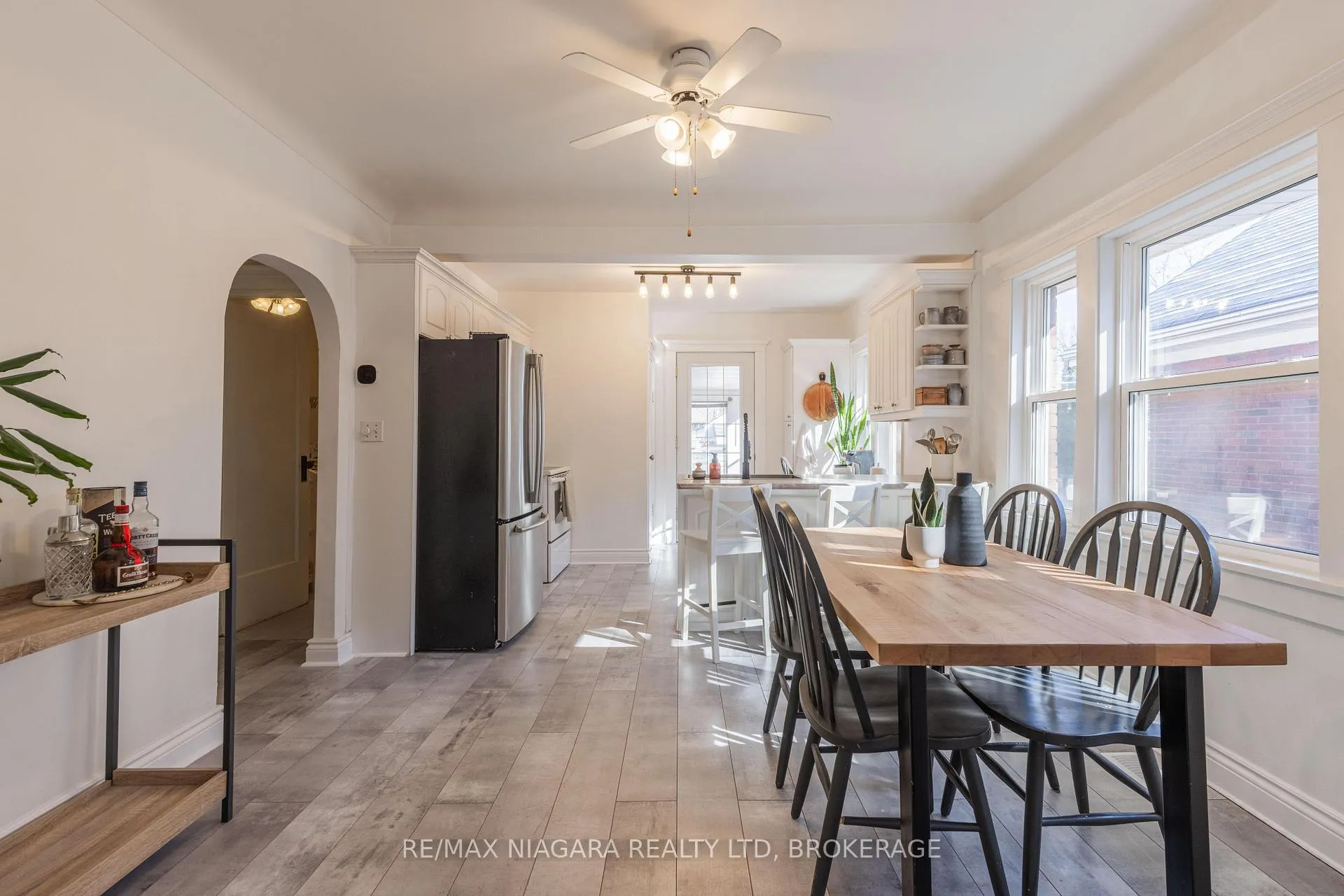 Photo 8 of 19 Linden Street, St. Catharines, Downtown — HOMEH