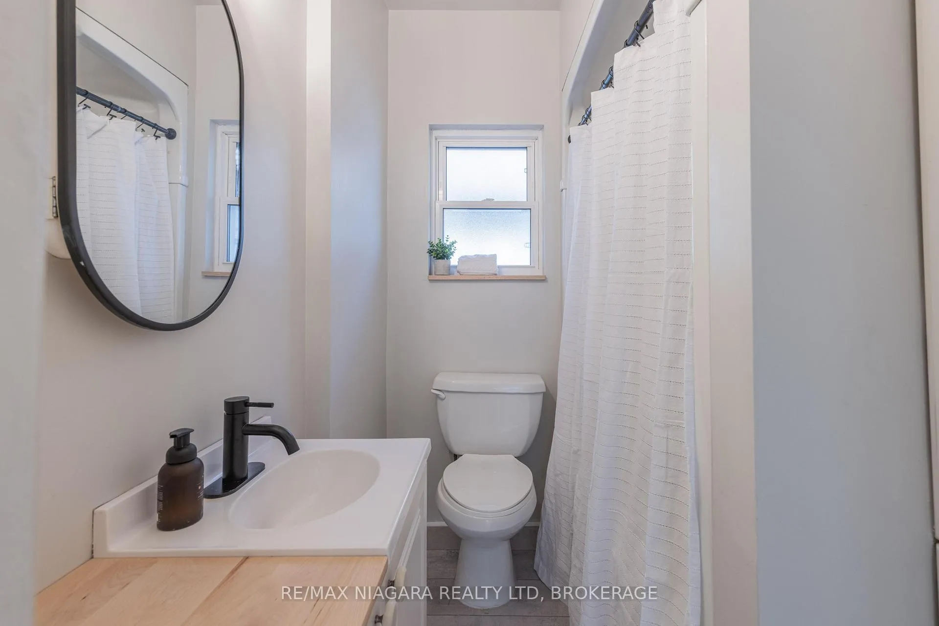 Photo 15 of 19 Linden Street, St. Catharines, Downtown — HOMEH
