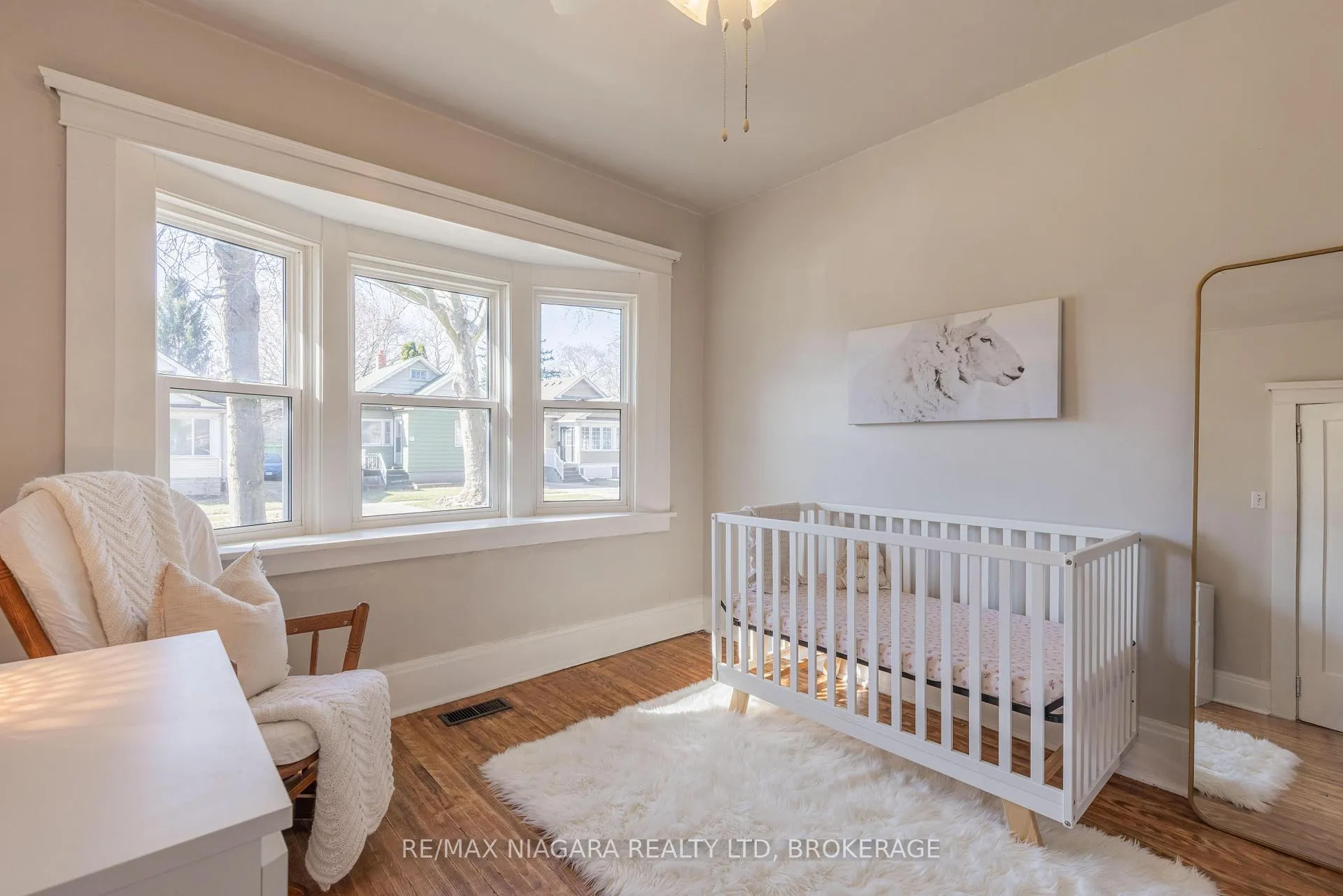 Photo 17 of 19 Linden Street, St. Catharines, Downtown — HOMEH