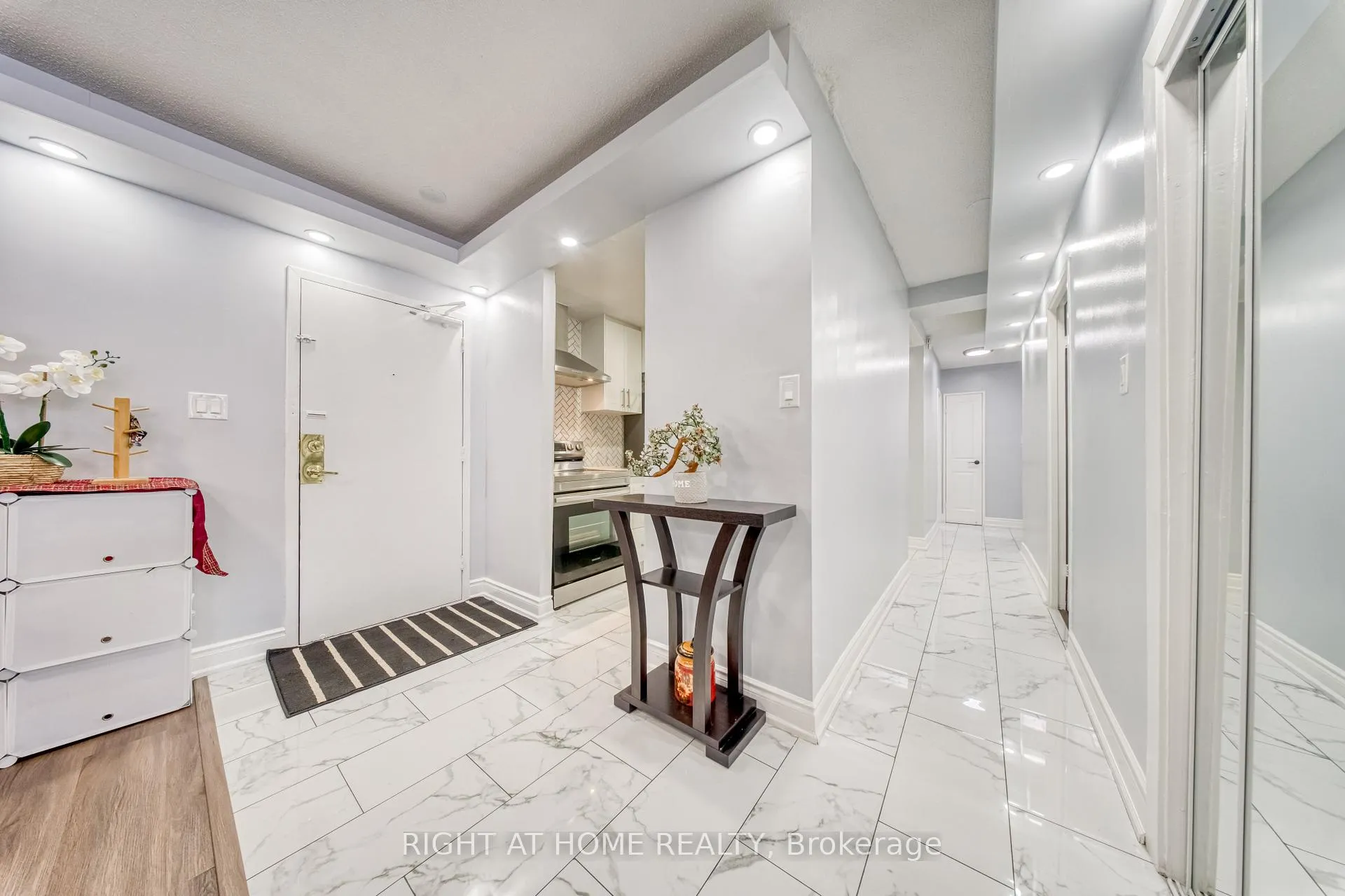 Photo 1 of Unit 2014, 320 Dixon Road, Etobicoke, Kingsview Village-The Westway — HOMEH