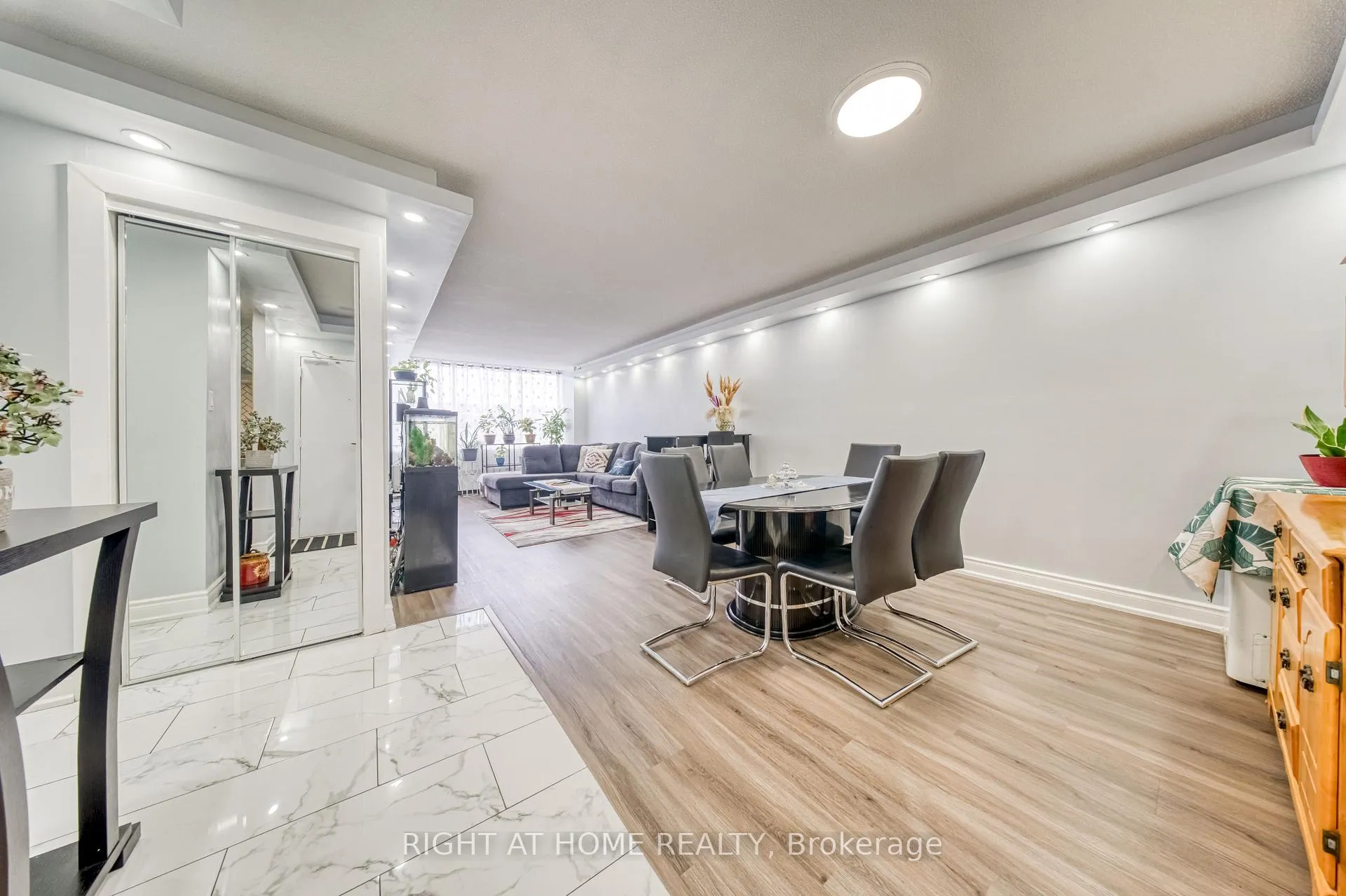 Photo 2 of Unit 2014, 320 Dixon Road, Etobicoke, Kingsview Village-The Westway — HOMEH