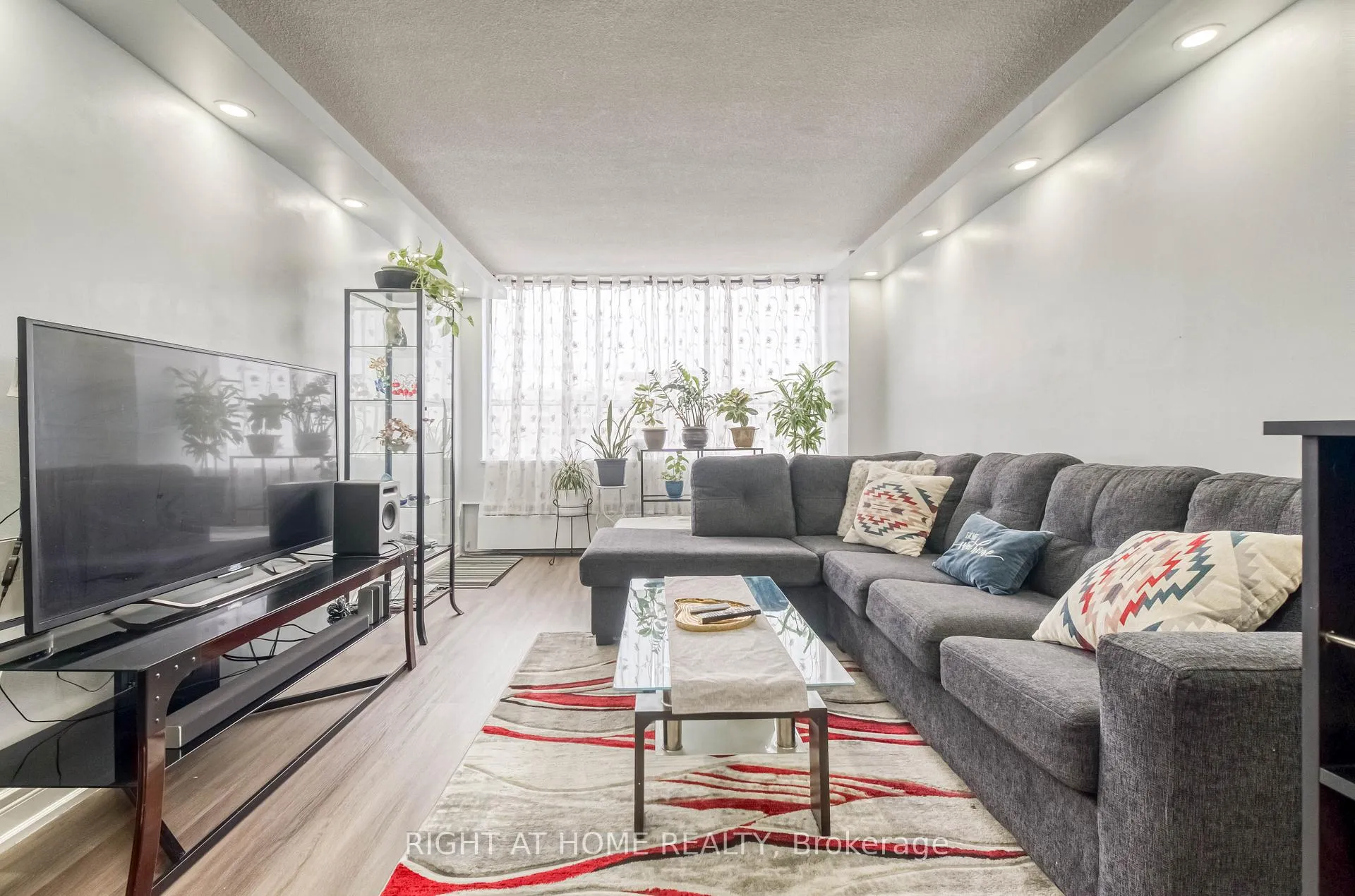 Photo 5 of Unit 2014, 320 Dixon Road, Etobicoke, Kingsview Village-The Westway — HOMEH