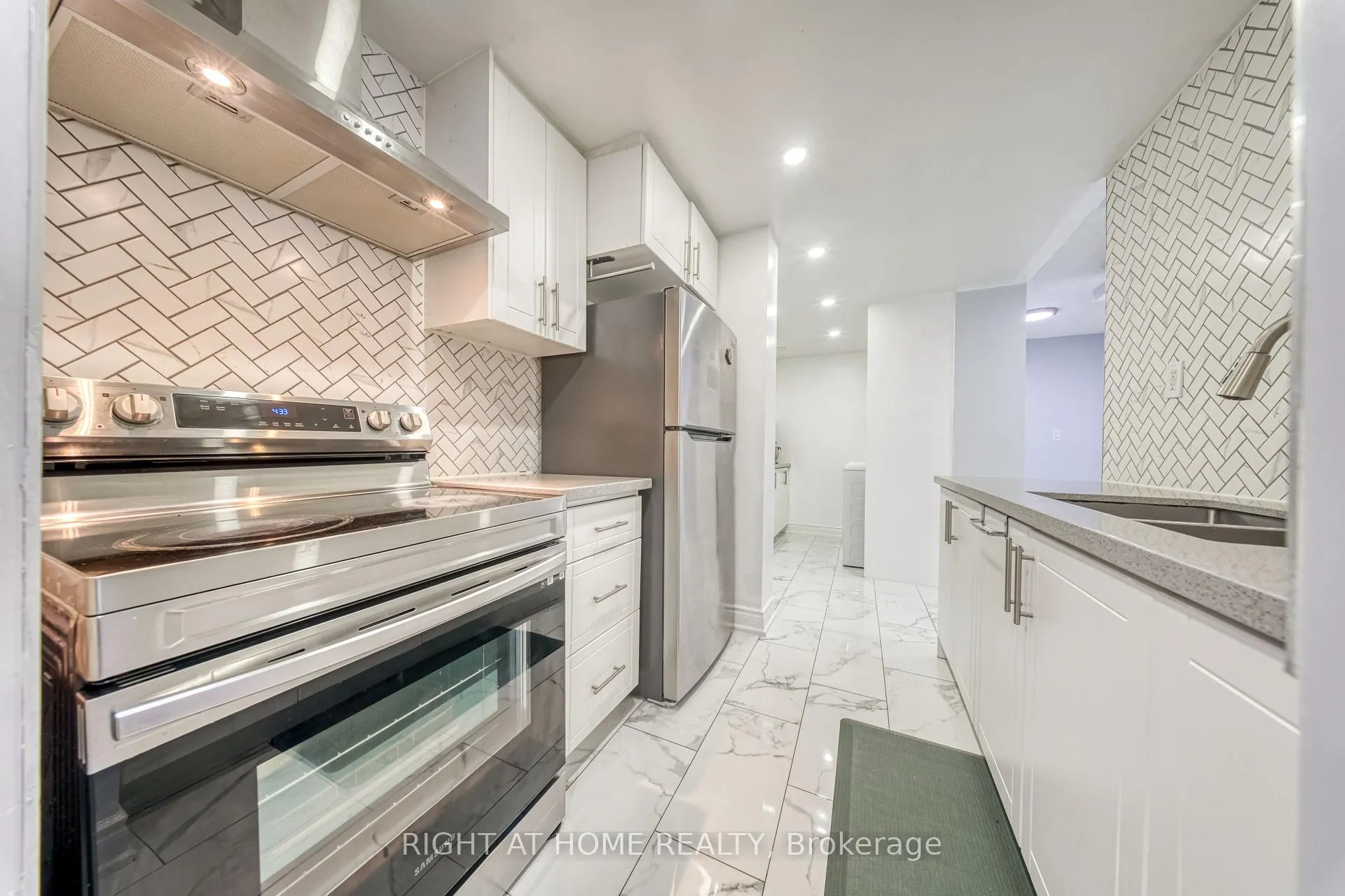 Photo 7 of Unit 2014, 320 Dixon Road, Etobicoke, Kingsview Village-The Westway — HOMEH