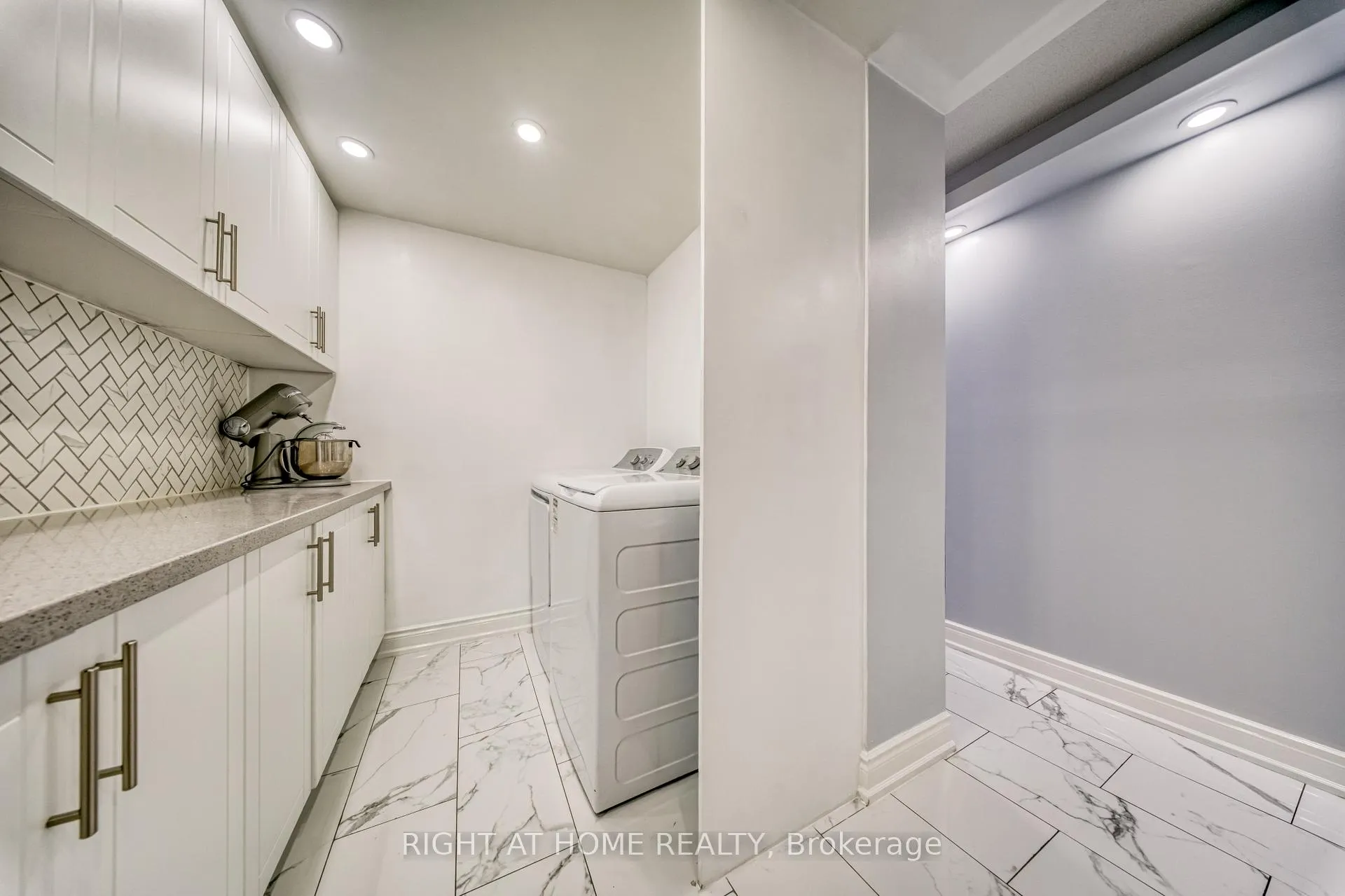 Photo 10 of Unit 2014, 320 Dixon Road, Etobicoke, Kingsview Village-The Westway — HOMEH