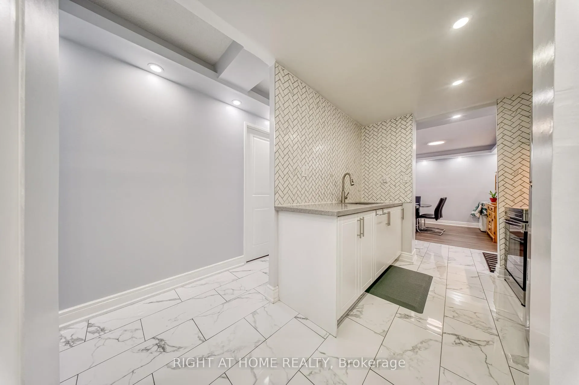 Photo 11 of Unit 2014, 320 Dixon Road, Etobicoke, Kingsview Village-The Westway — HOMEH
