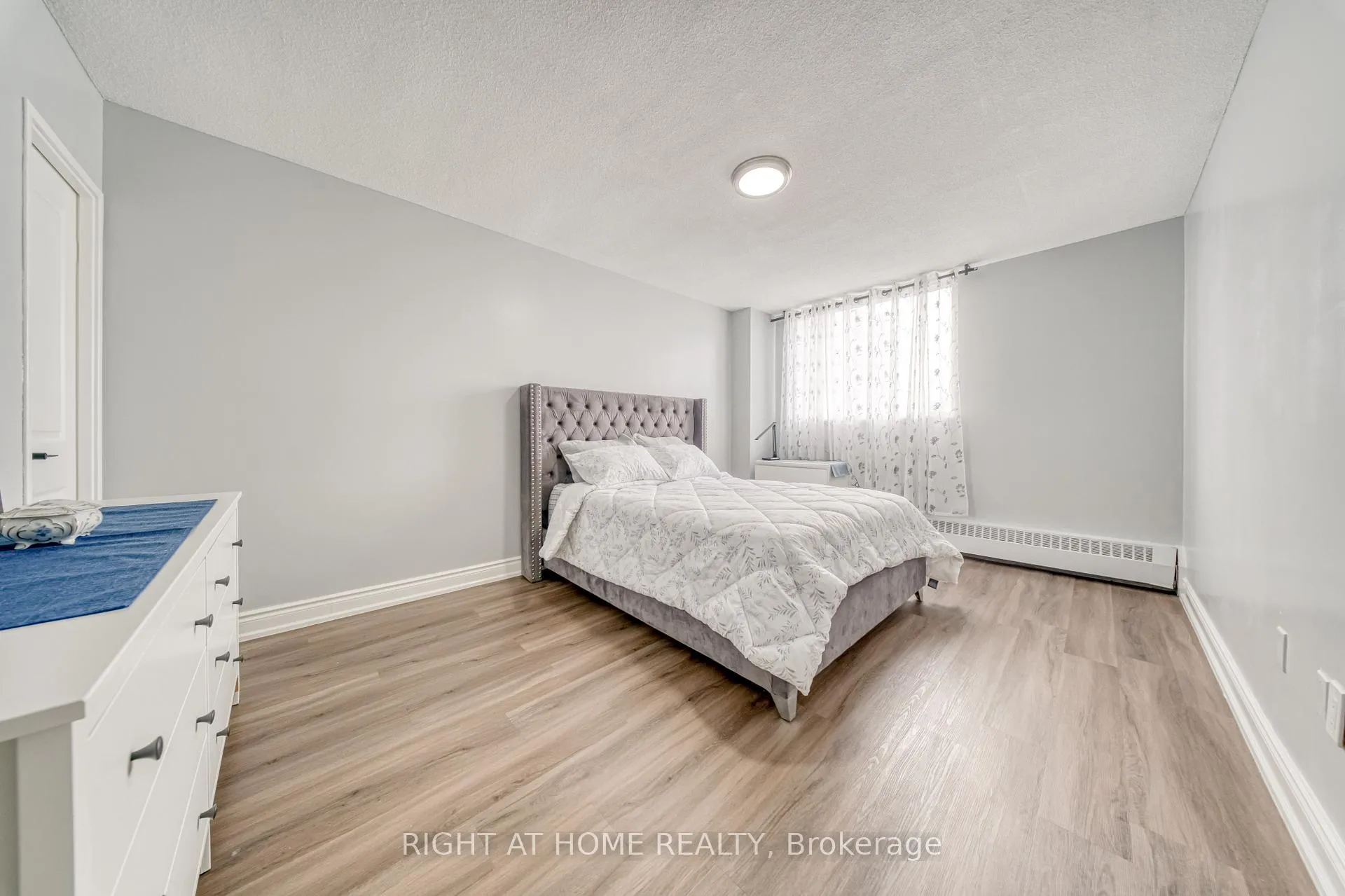 Photo 13 of Unit 2014, 320 Dixon Road, Etobicoke, Kingsview Village-The Westway — HOMEH