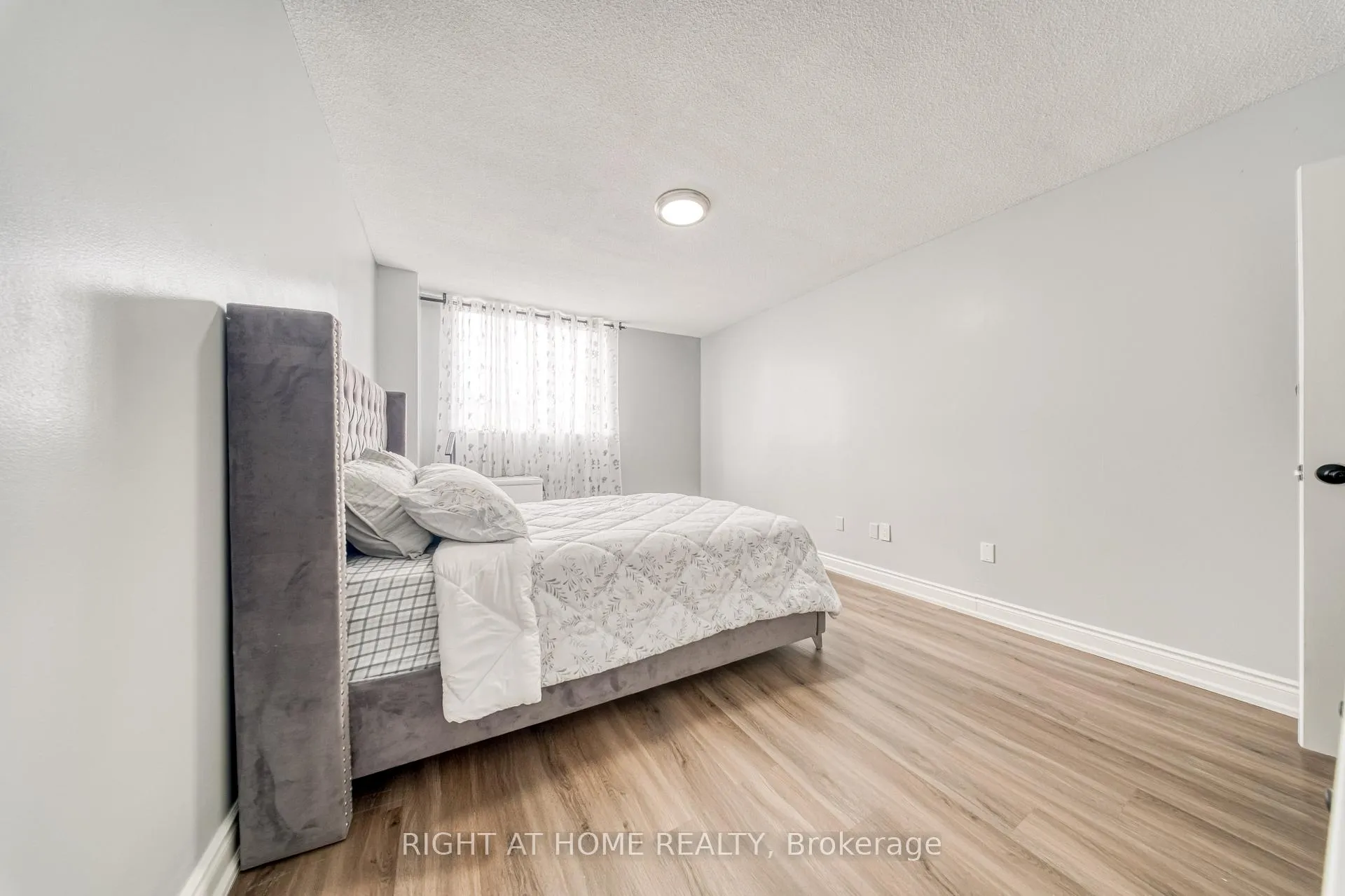 Photo 14 of Unit 2014, 320 Dixon Road, Etobicoke, Kingsview Village-The Westway — HOMEH
