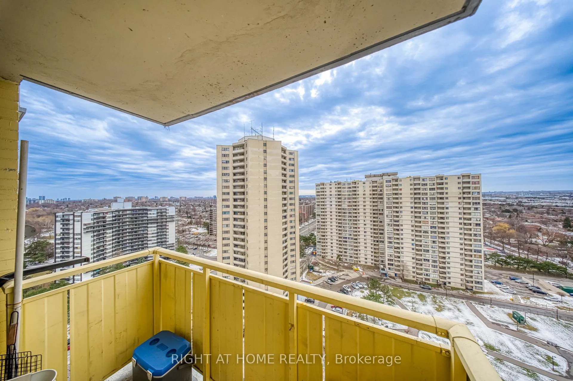 Photo 26 of Unit 2014, 320 Dixon Road, Etobicoke, Kingsview Village-The Westway — HOMEH