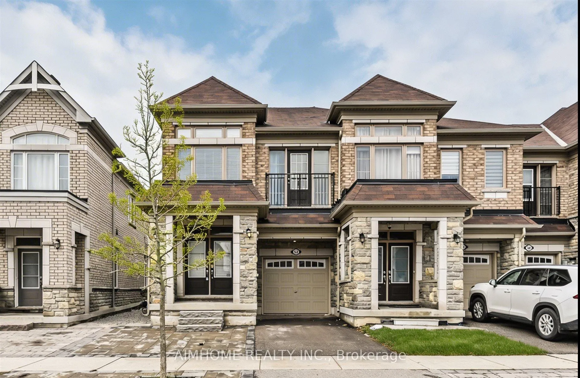 Front of 52 vedette Way