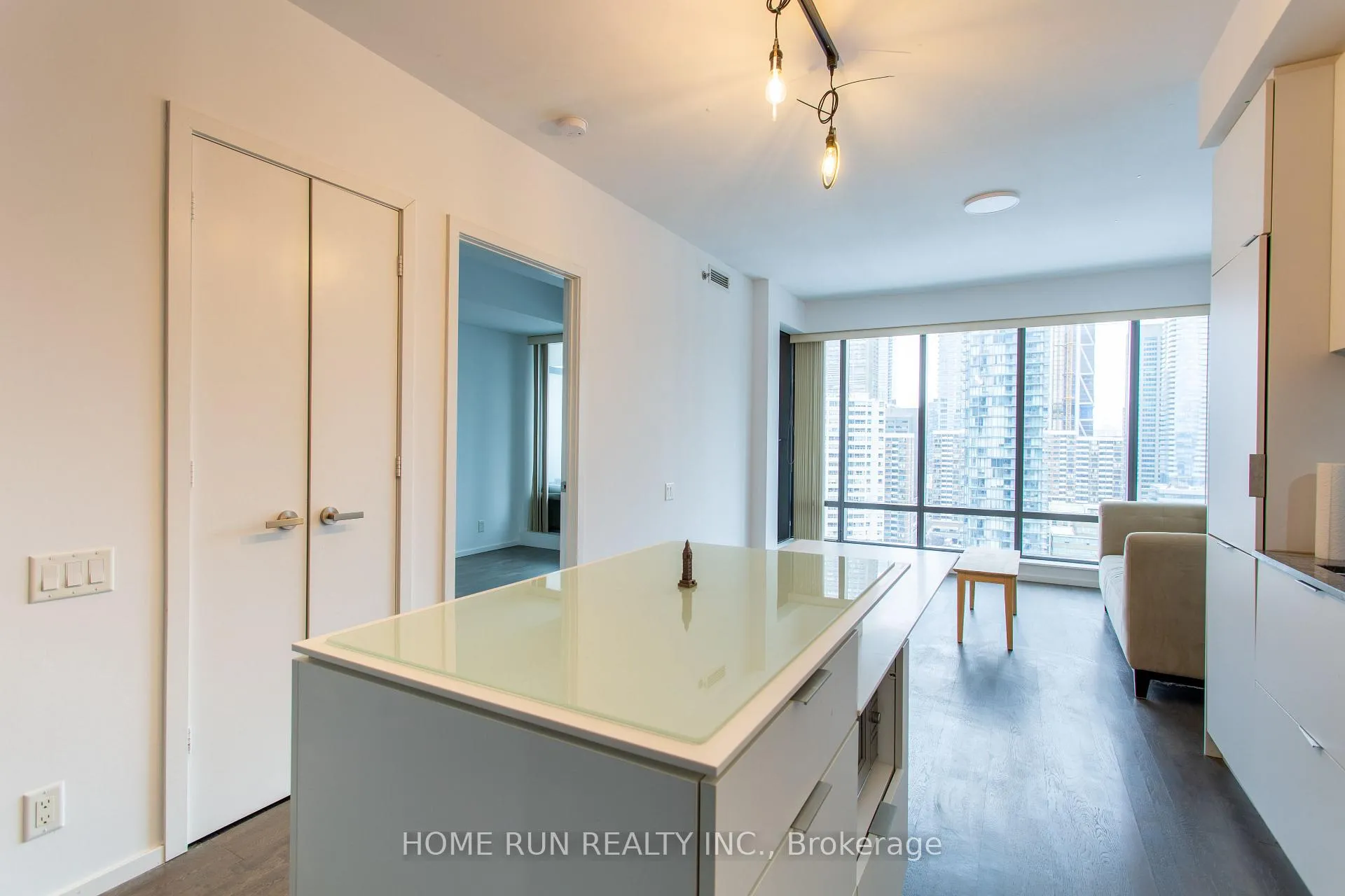 Photo 4 of Unit 9, 5 St. Joseph Street, Toronto, Bay Street Corridor — HOMEH