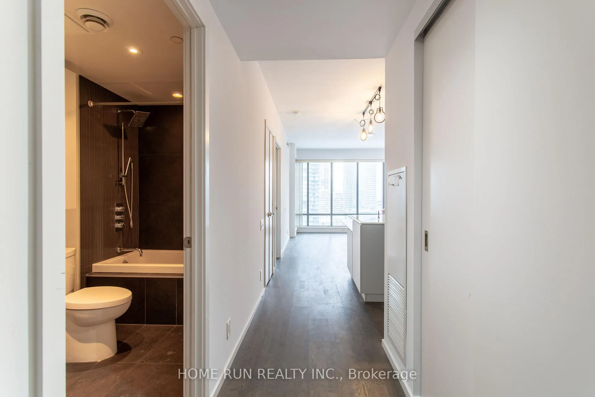 Photo 6 of Unit 9, 5 St. Joseph Street, Toronto, Bay Street Corridor — HOMEH