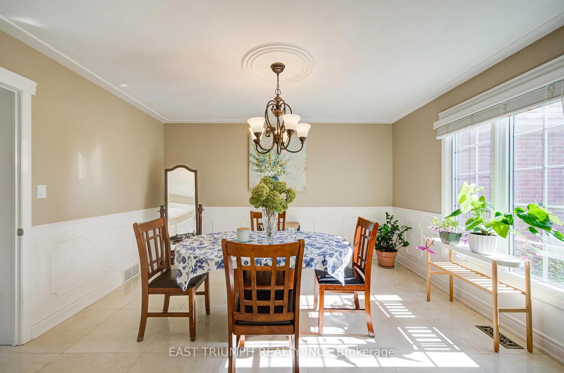 Photo 4 of 39 Royal York Road, St. Catharines, Lakeshore — HOMEH