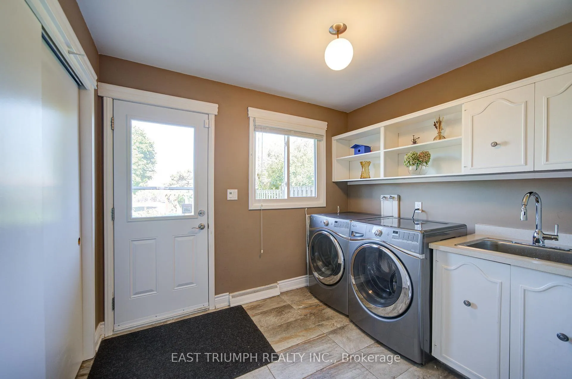 Photo 12 of 39 Royal York Road, St. Catharines, Lakeshore — HOMEH