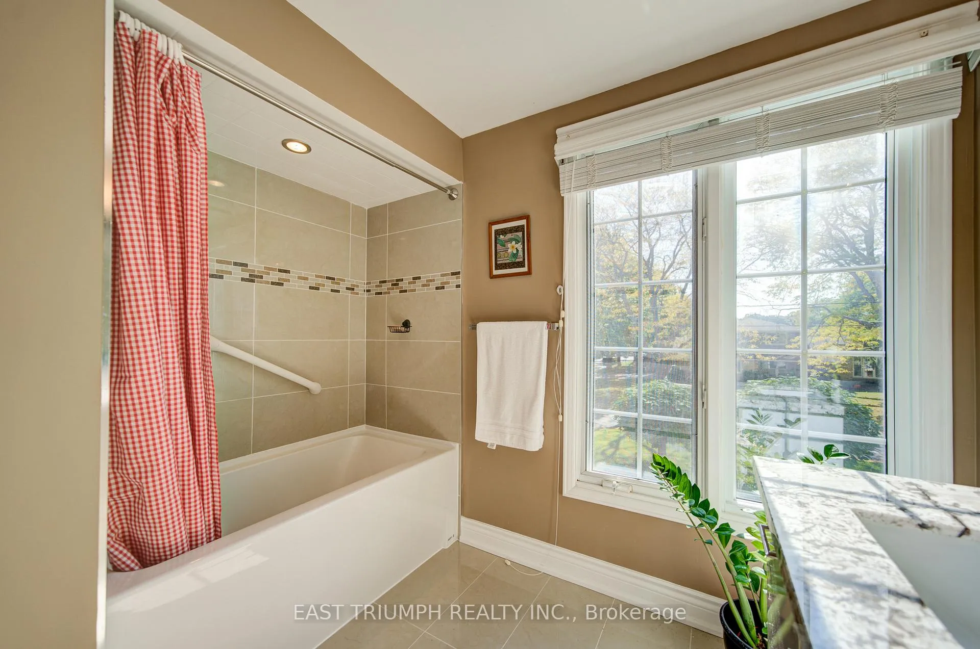 Photo 32 of 39 Royal York Road, St. Catharines, Lakeshore — HOMEH