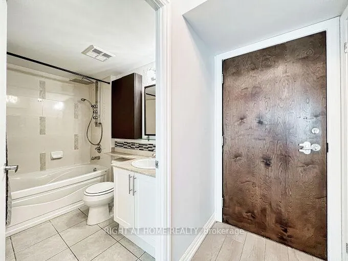 Photo 4 of Unit 803, 16 Yonge Street, Toronto, Waterfront Communities — HOMEH