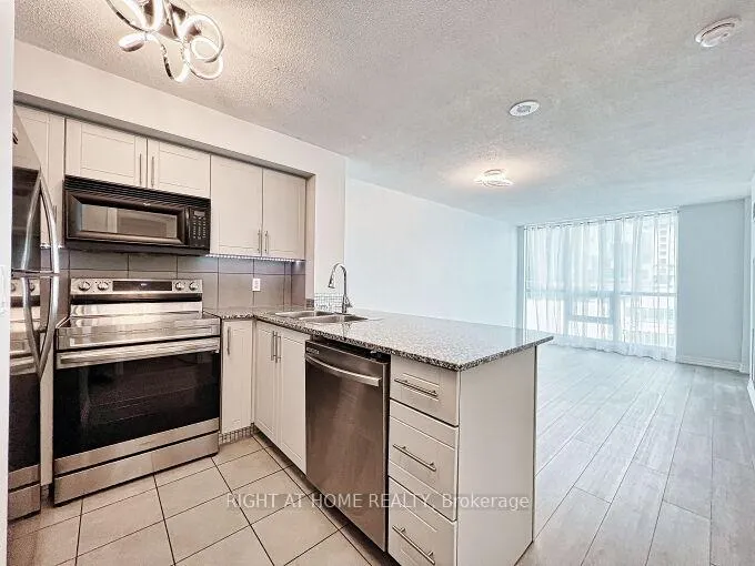 Photo 7 of Unit 803, 16 Yonge Street, Toronto, Waterfront Communities — HOMEH
