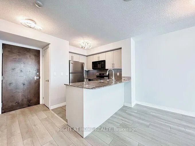 Photo 13 of Unit 803, 16 Yonge Street, Toronto, Waterfront Communities — HOMEH