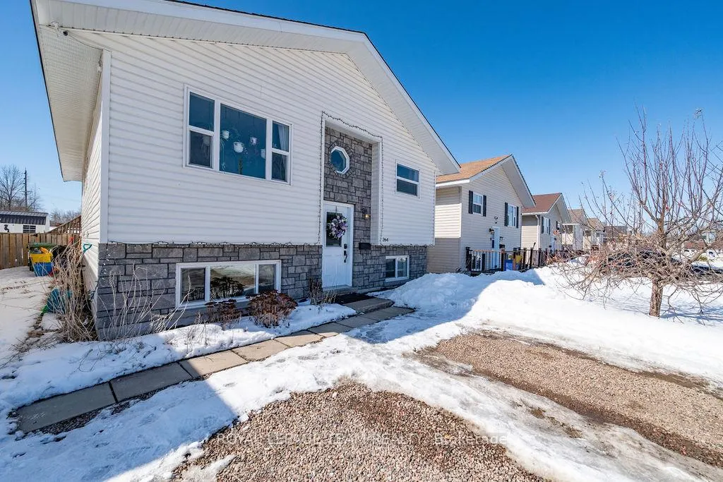 Photo 1 of 264 Mckenzie Street E, Pembroke — HOMEH