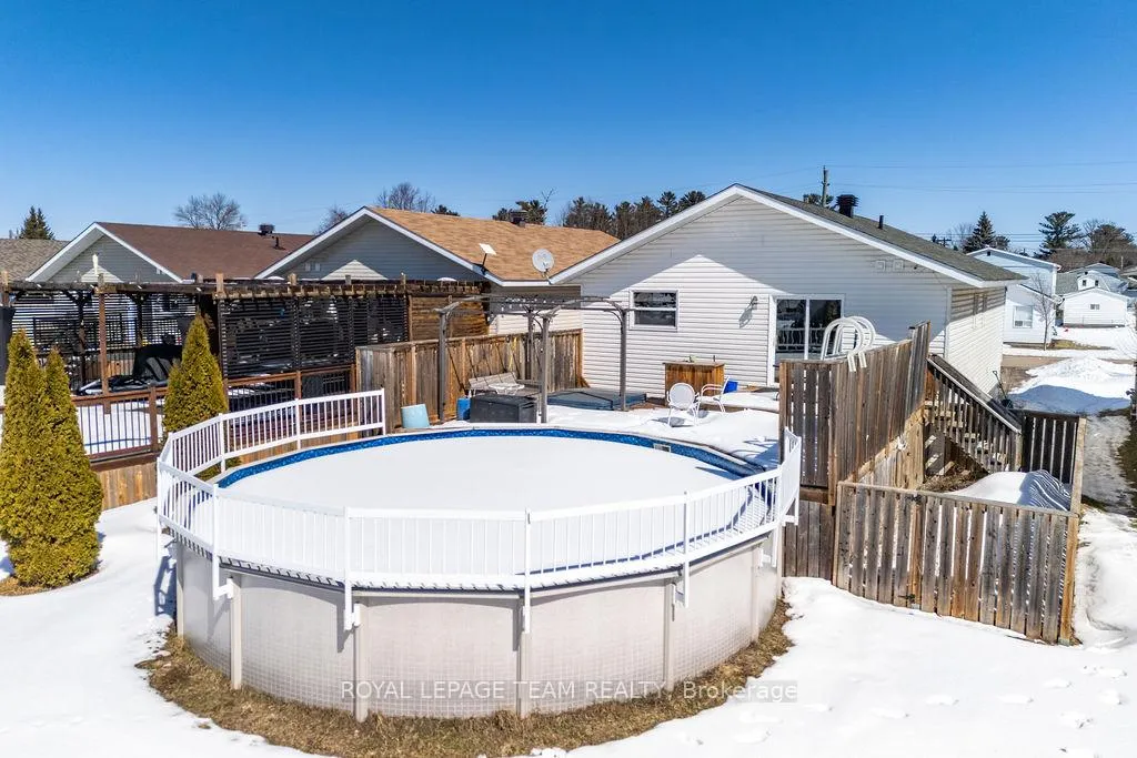 Photo 4 of 264 Mckenzie Street E, Pembroke — HOMEH