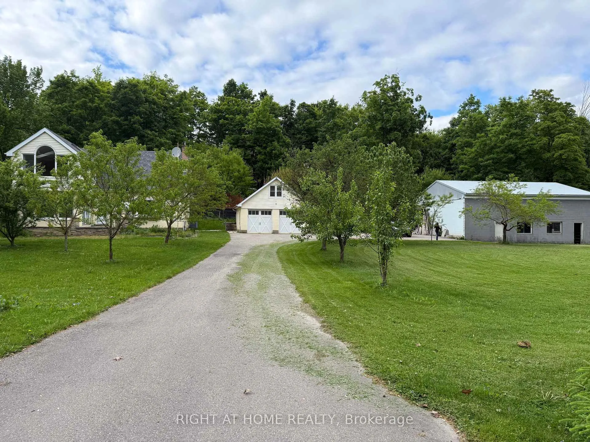 Photo 2 of 8421 Creditview Road, Brampton, Credit Valley — HOMEH