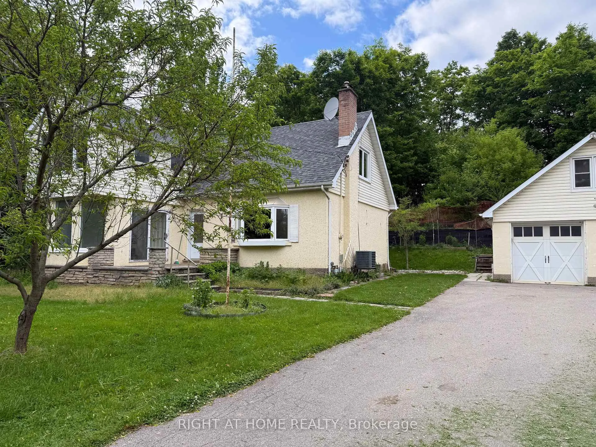 Photo 3 of 8421 Creditview Road, Brampton, Credit Valley — HOMEH