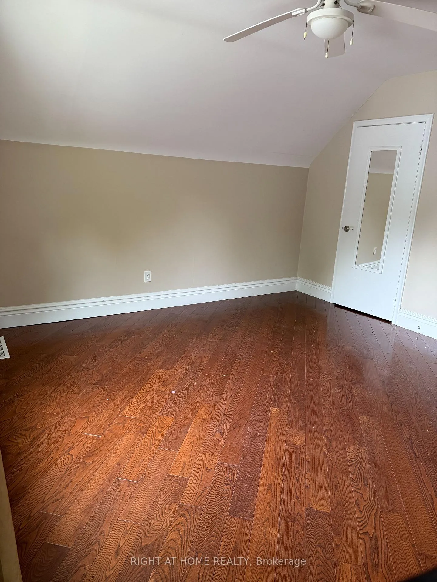 Photo 5 of 8421 Creditview Road, Brampton, Credit Valley — HOMEH