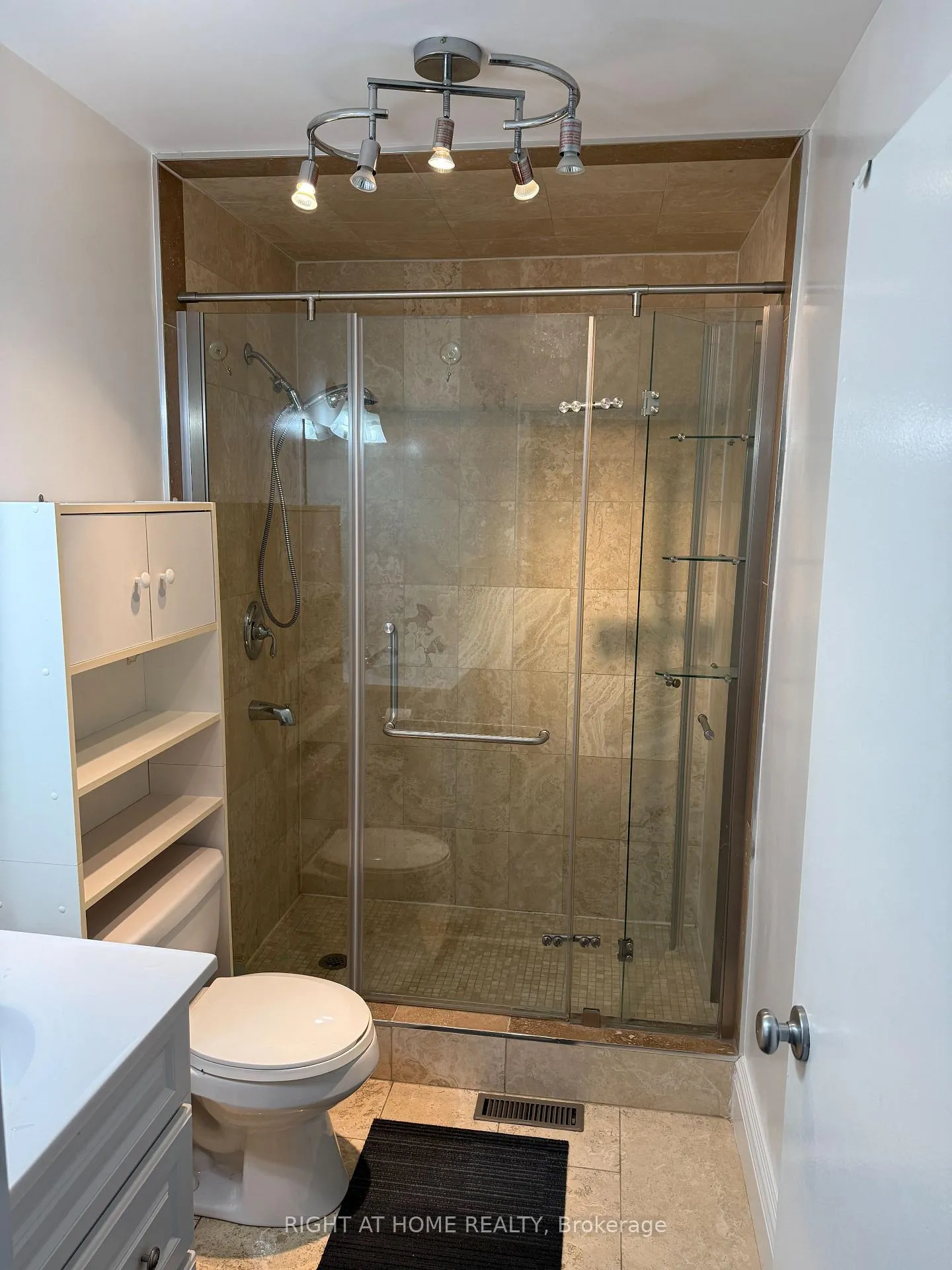 Photo 7 of 8421 Creditview Road, Brampton, Credit Valley — HOMEH