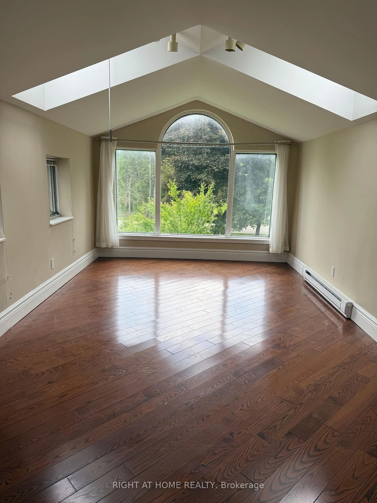 Photo 9 of 8421 Creditview Road, Brampton, Credit Valley — HOMEH