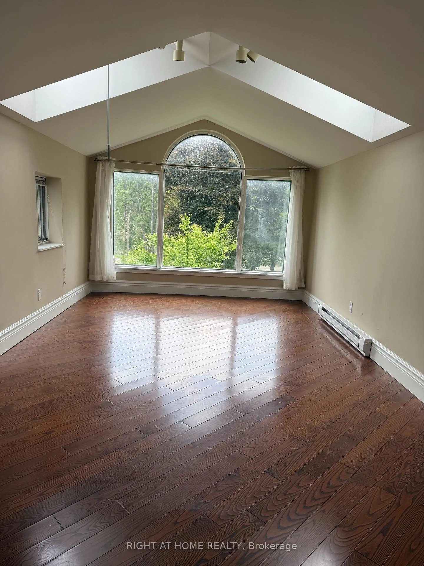 Photo 10 of 8421 Creditview Road, Brampton, Credit Valley — HOMEH