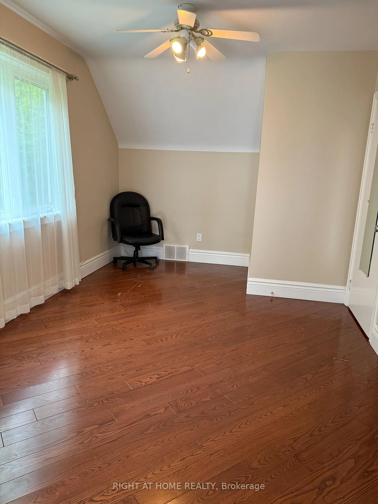 Photo 12 of 8421 Creditview Road, Brampton, Credit Valley — HOMEH