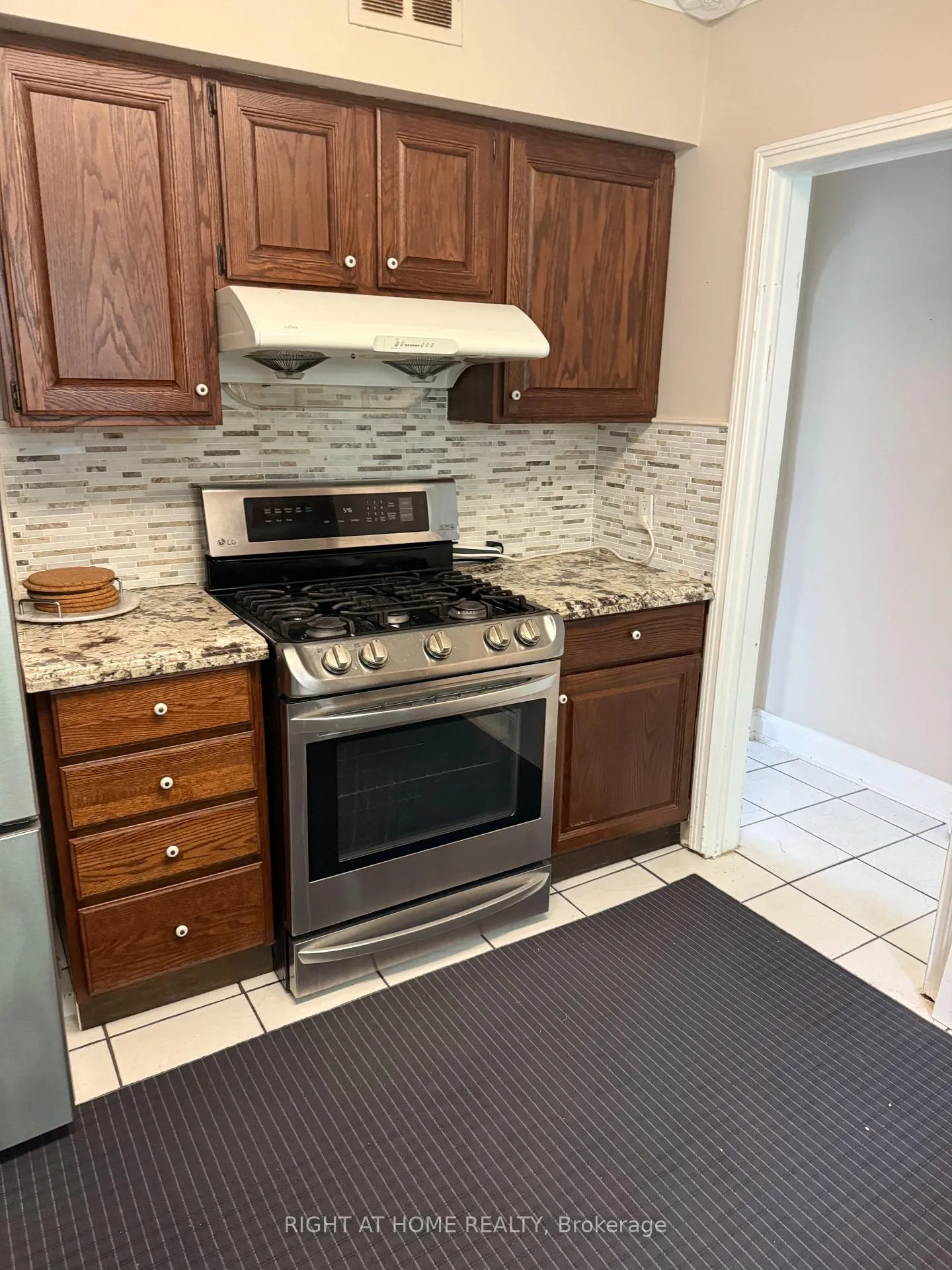 Photo 20 of 8421 Creditview Road, Brampton, Credit Valley — HOMEH