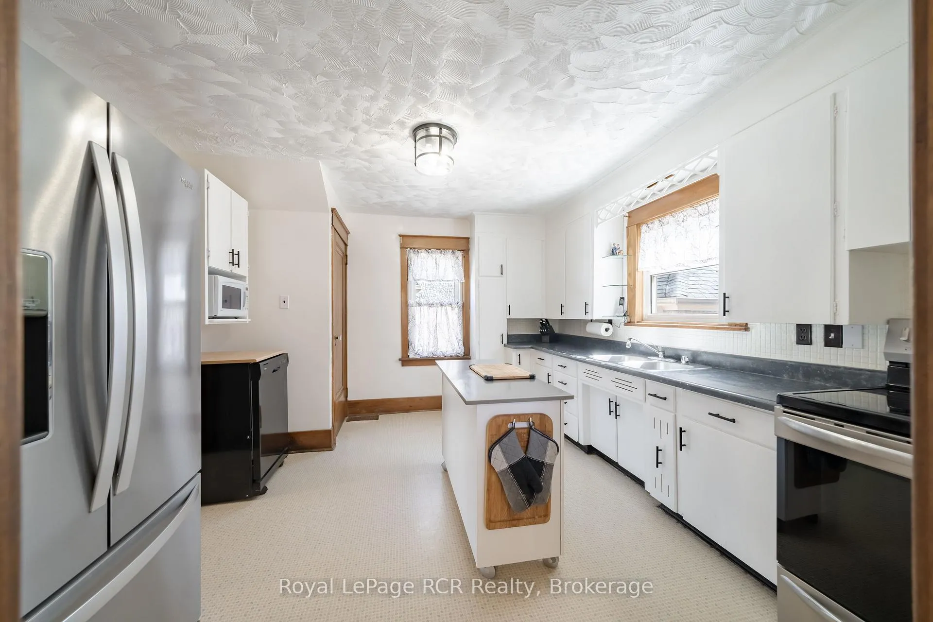Photo 9 of 429 Lambton Street W, West Grey — HOMEH