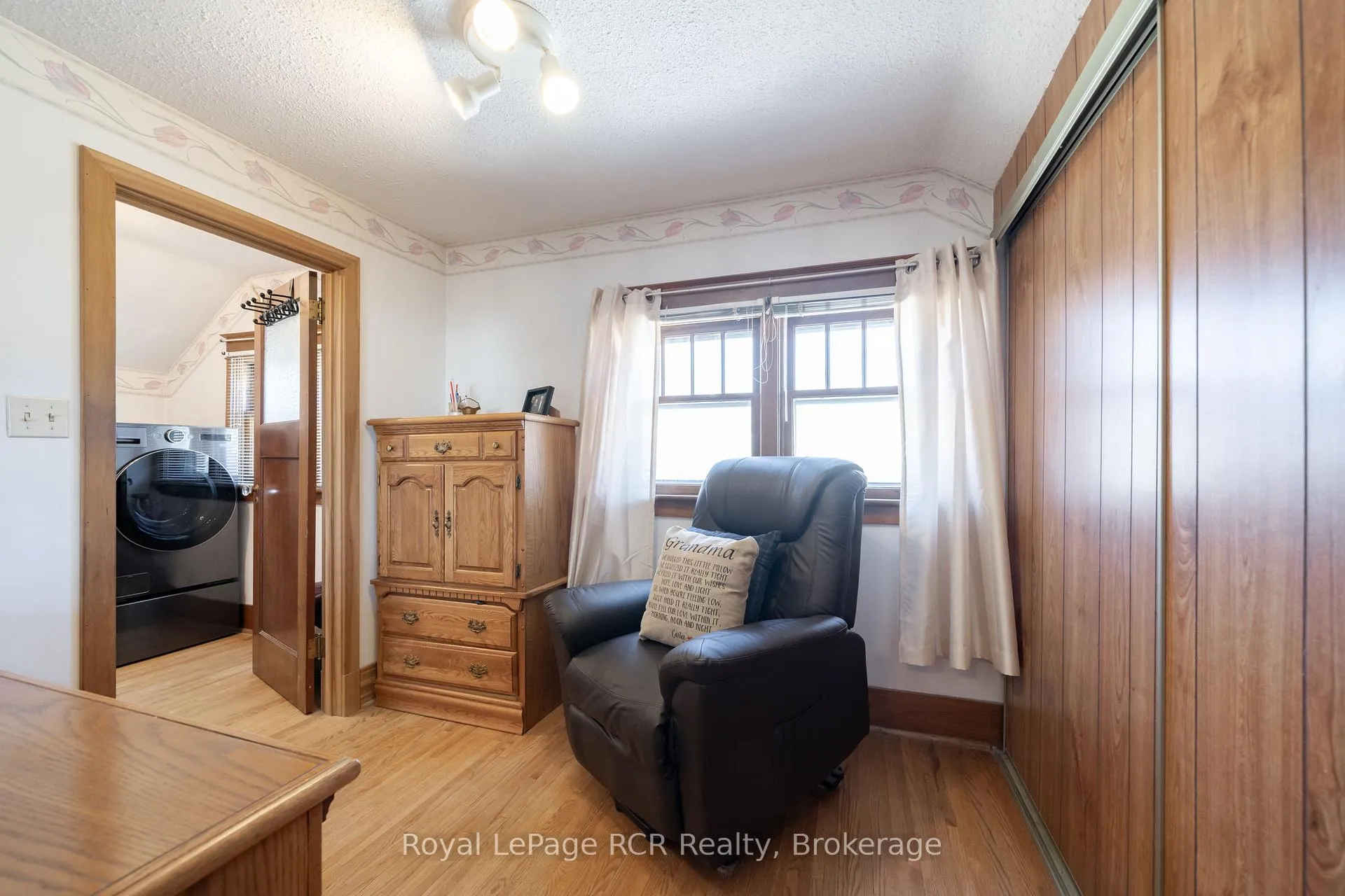 Photo 17 of 429 Lambton Street W, West Grey — HOMEH