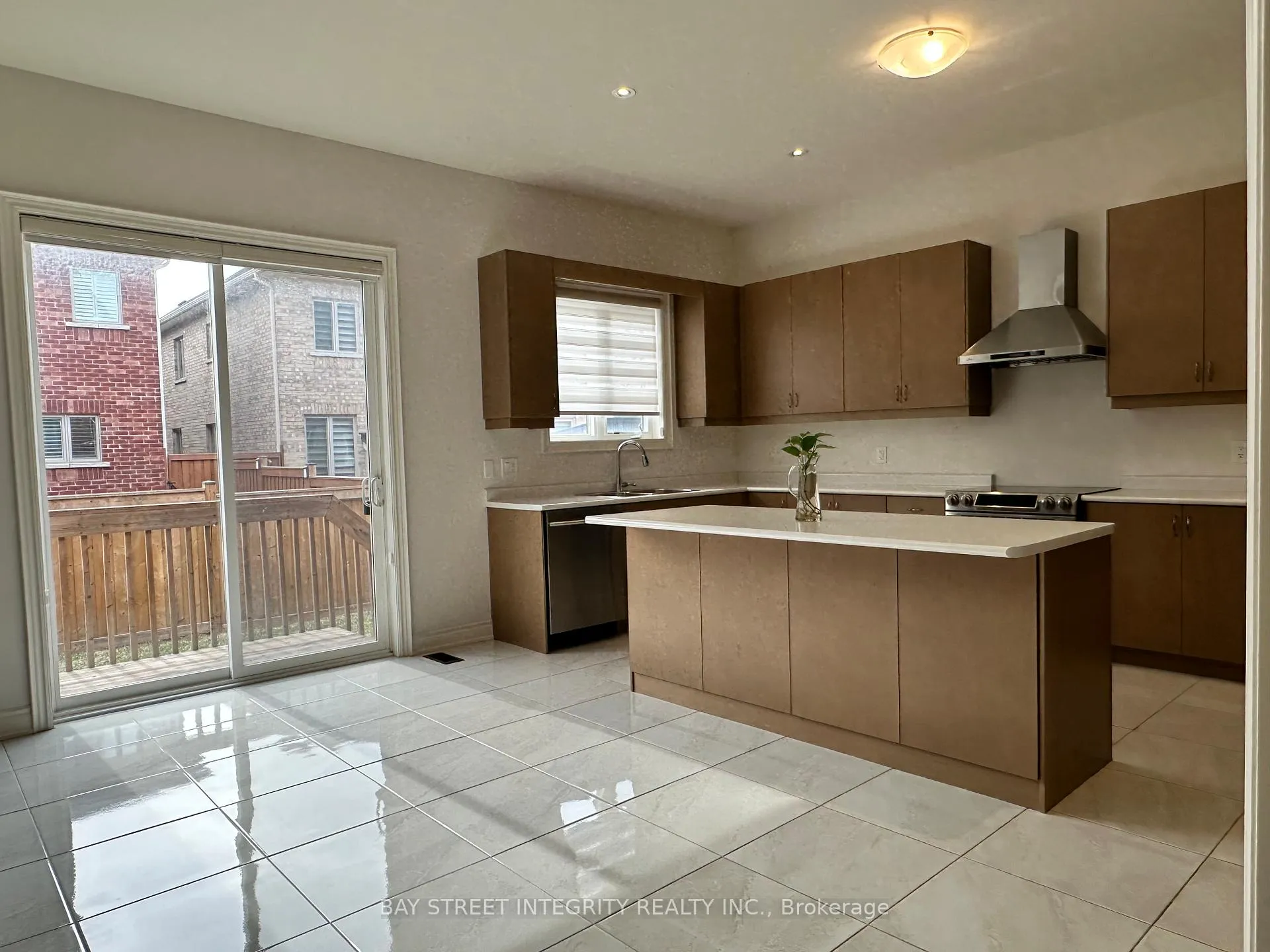 Photo 10 of 1529 Day Terrace, Milton, Ford — HOMEH