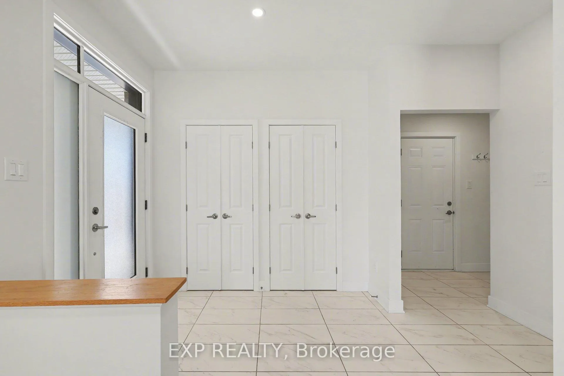 Photo 4 of 40 Baldcypress Way, Ottawa, Kanata - Emerald Meadows/Trailwest — HOMEH