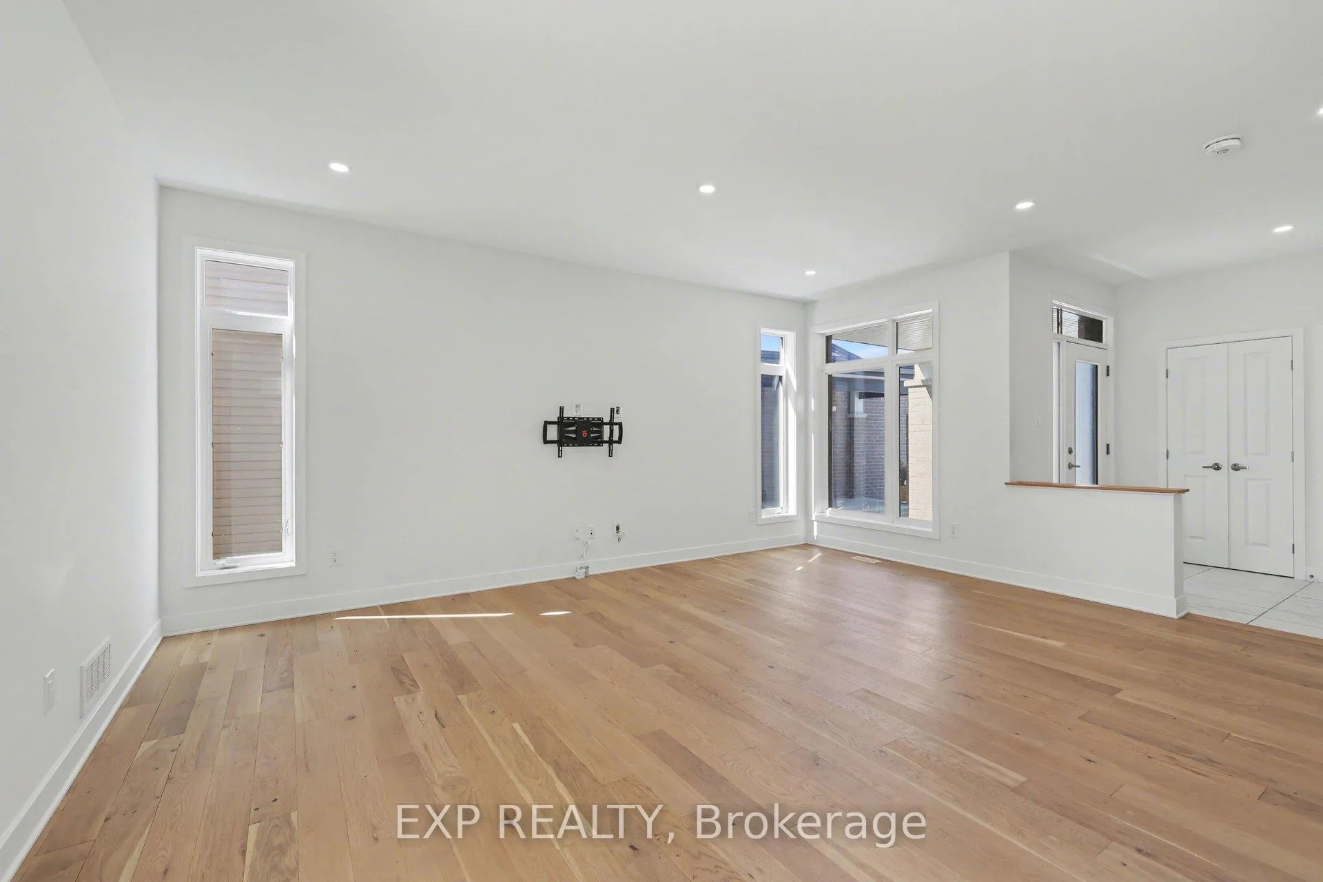 Photo 7 of 40 Baldcypress Way, Ottawa, Kanata - Emerald Meadows/Trailwest — HOMEH