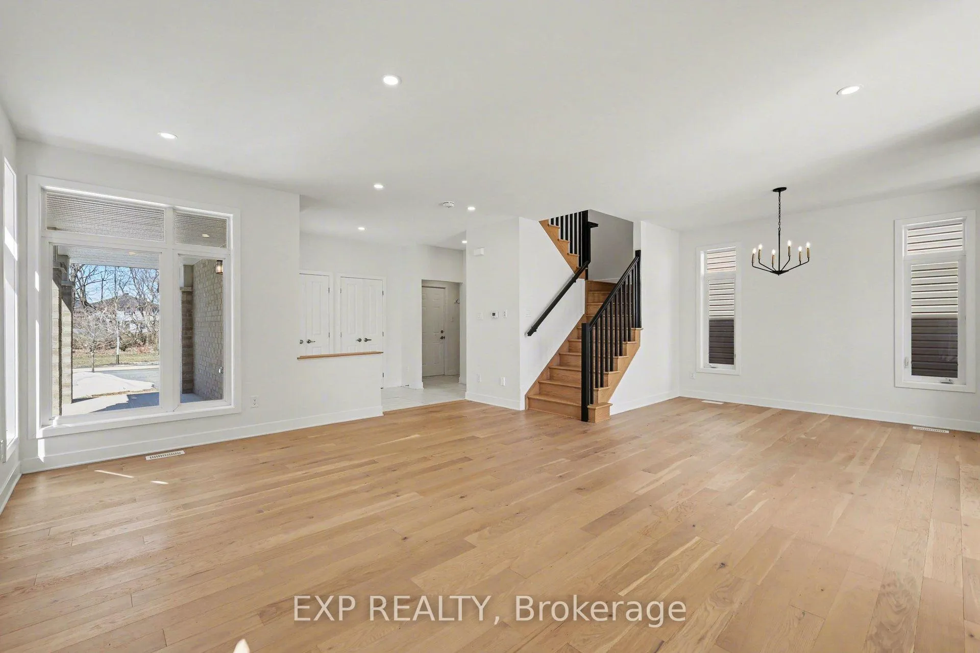 Photo 8 of 40 Baldcypress Way, Ottawa, Kanata - Emerald Meadows/Trailwest — HOMEH