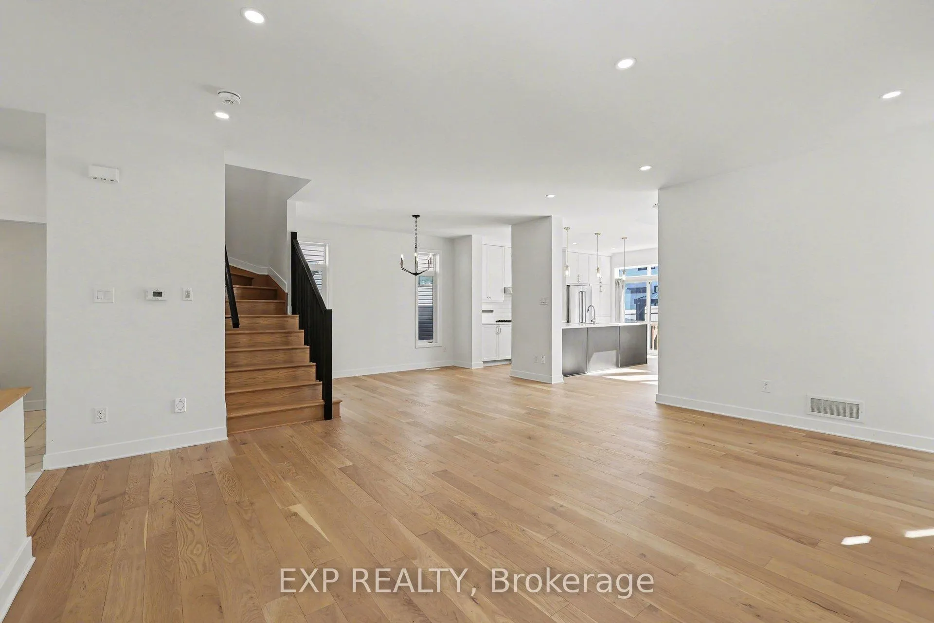 Photo 9 of 40 Baldcypress Way, Ottawa, Kanata - Emerald Meadows/Trailwest — HOMEH