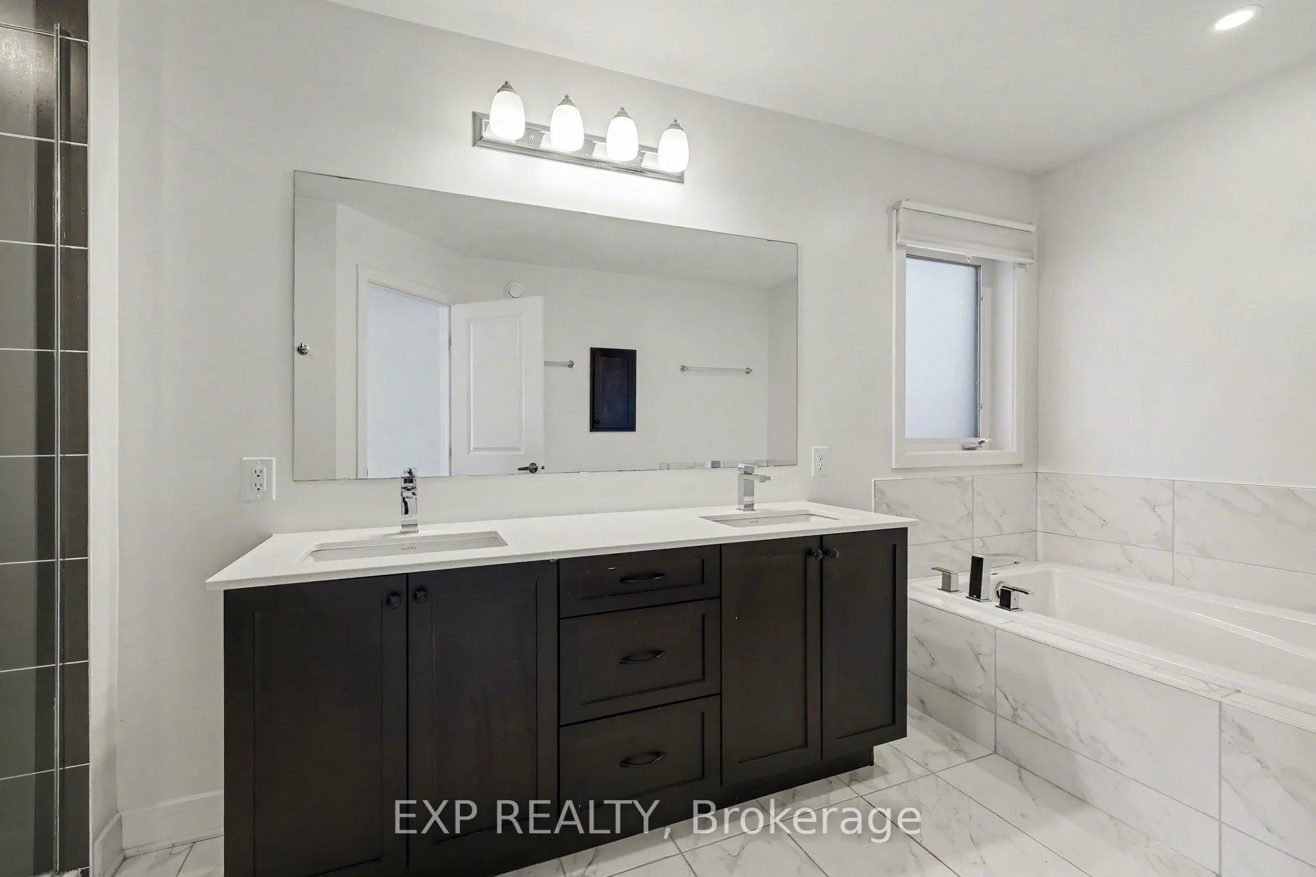 Photo 29 of 40 Baldcypress Way, Ottawa, Kanata - Emerald Meadows/Trailwest — HOMEH